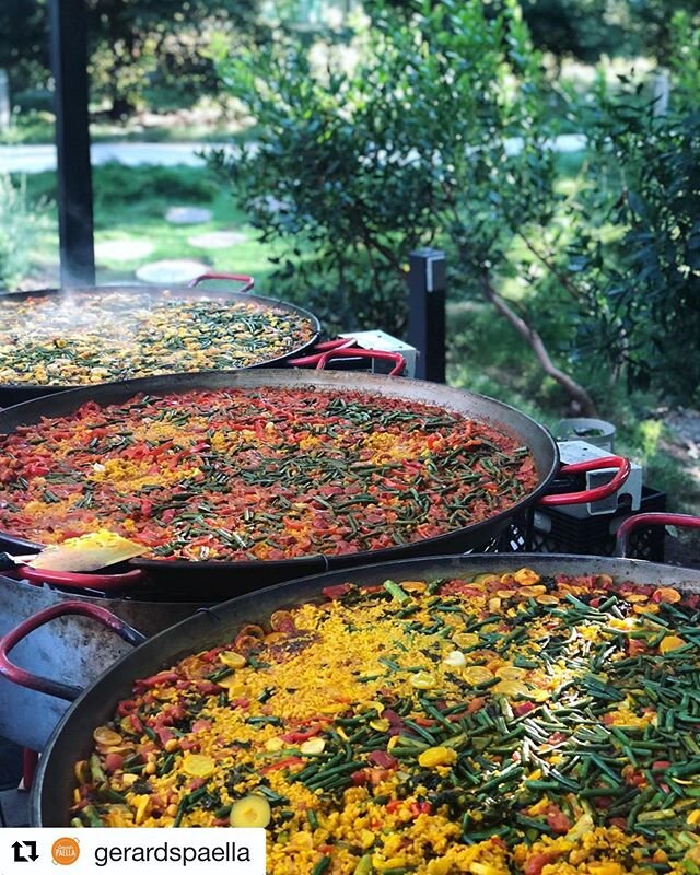 Couldn&rsquo;t be a more perfect day for paella from @gerardspaella this afternoon at the market! .
Fall is here and I&rsquo;m loving all the fall crops popping up at the market, from grapes, pears and apples to squash and brassicas, mixing in with l