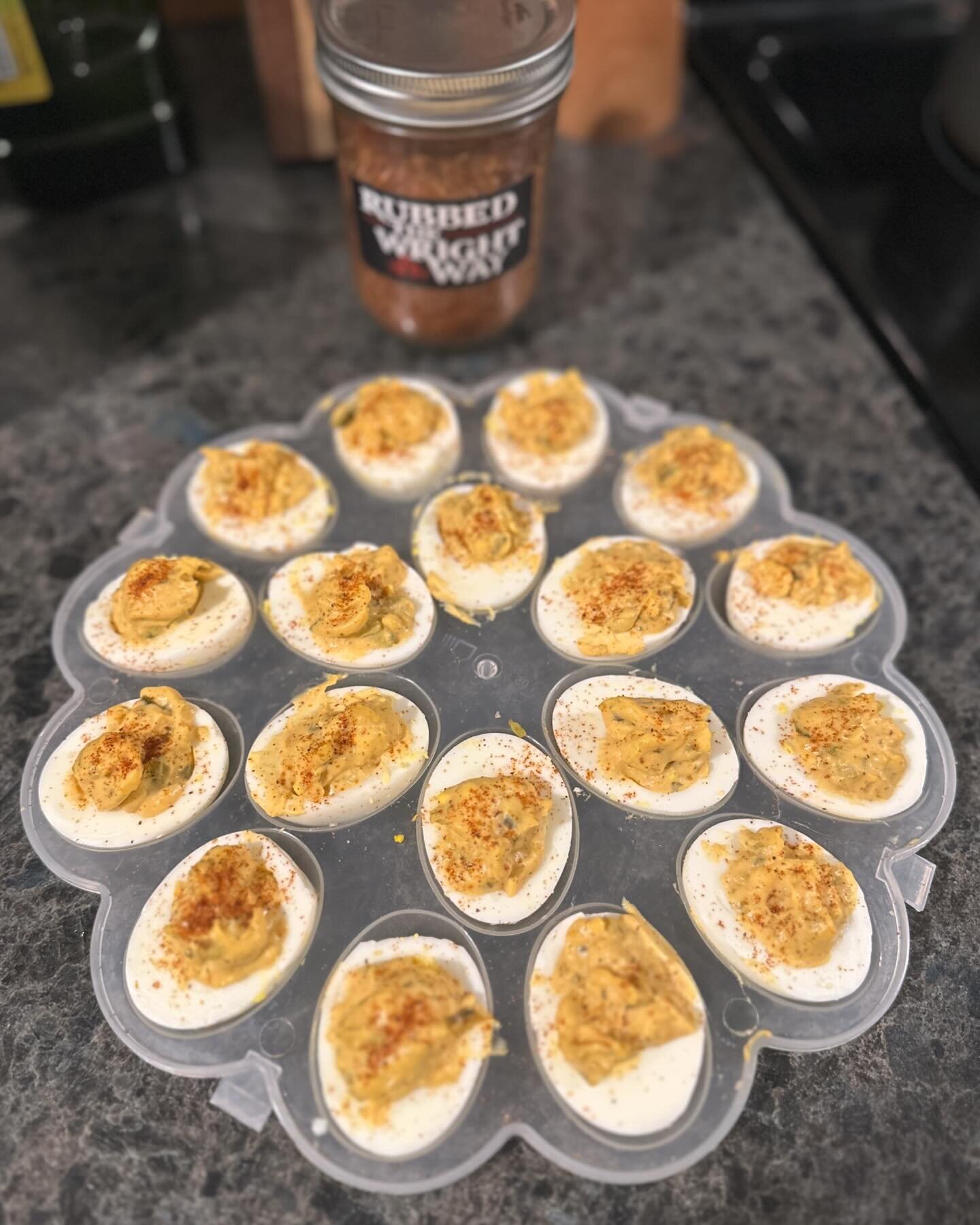 Probably won&rsquo;t win any awards for my plating but Rubbed the Wright away deviled eggs are the real deal. Merry Christmas to all and I hope you&rsquo;re eating well today.