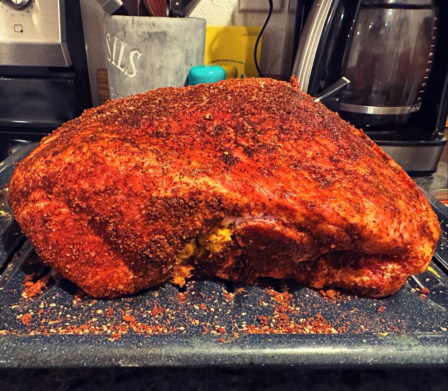 Pork butt for my gang at @the_wrap_agency going in the oven late tonight. I will be using my @meaterofficial thermometer as an alarm clock and the smell of pulled pork as my coffee. 

#bbq #food #foodporn #foodie #barbecue #grill #instafood #meat #bb