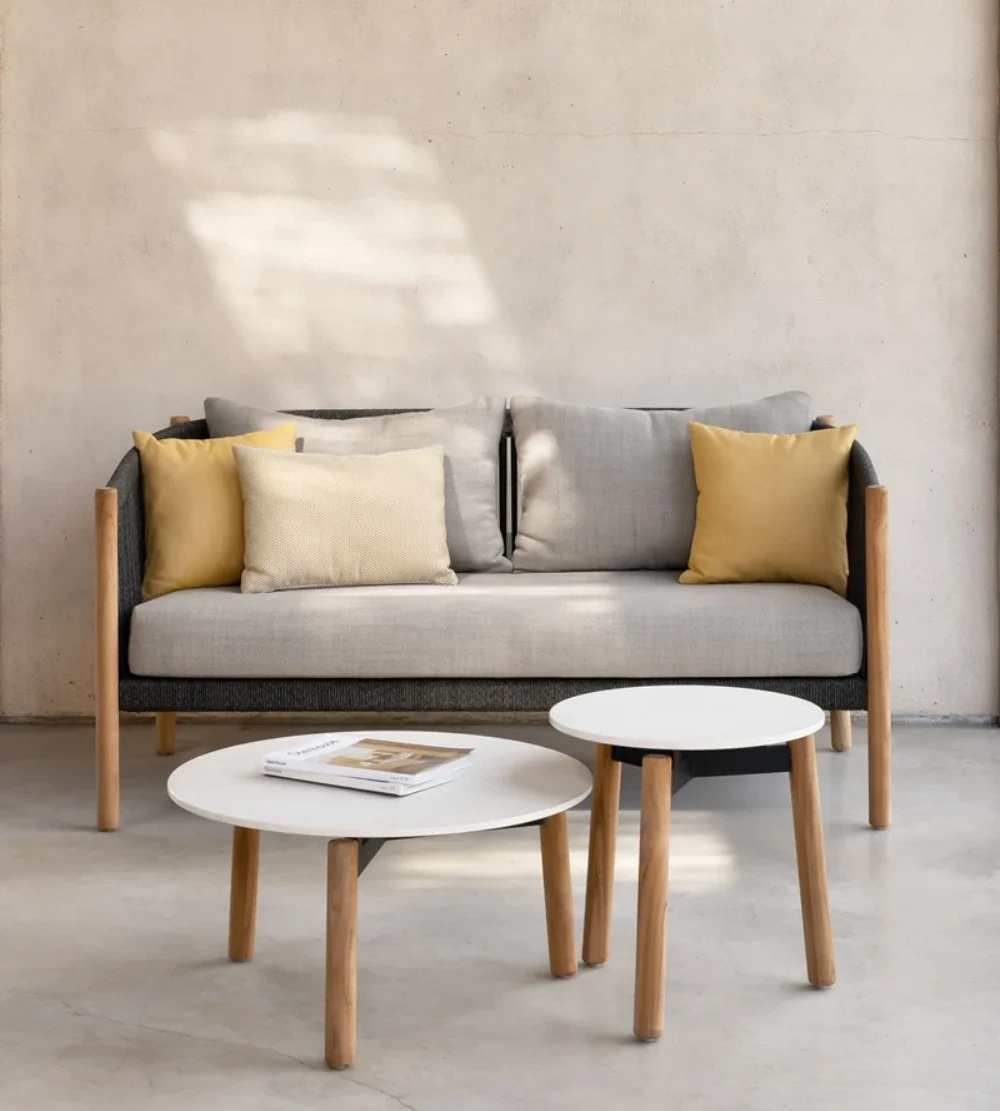 aspect9x10md__VincentSheppard_LentoLoungeSofa_sideandcoffeetables_extra_800x1000_72dpi.webp