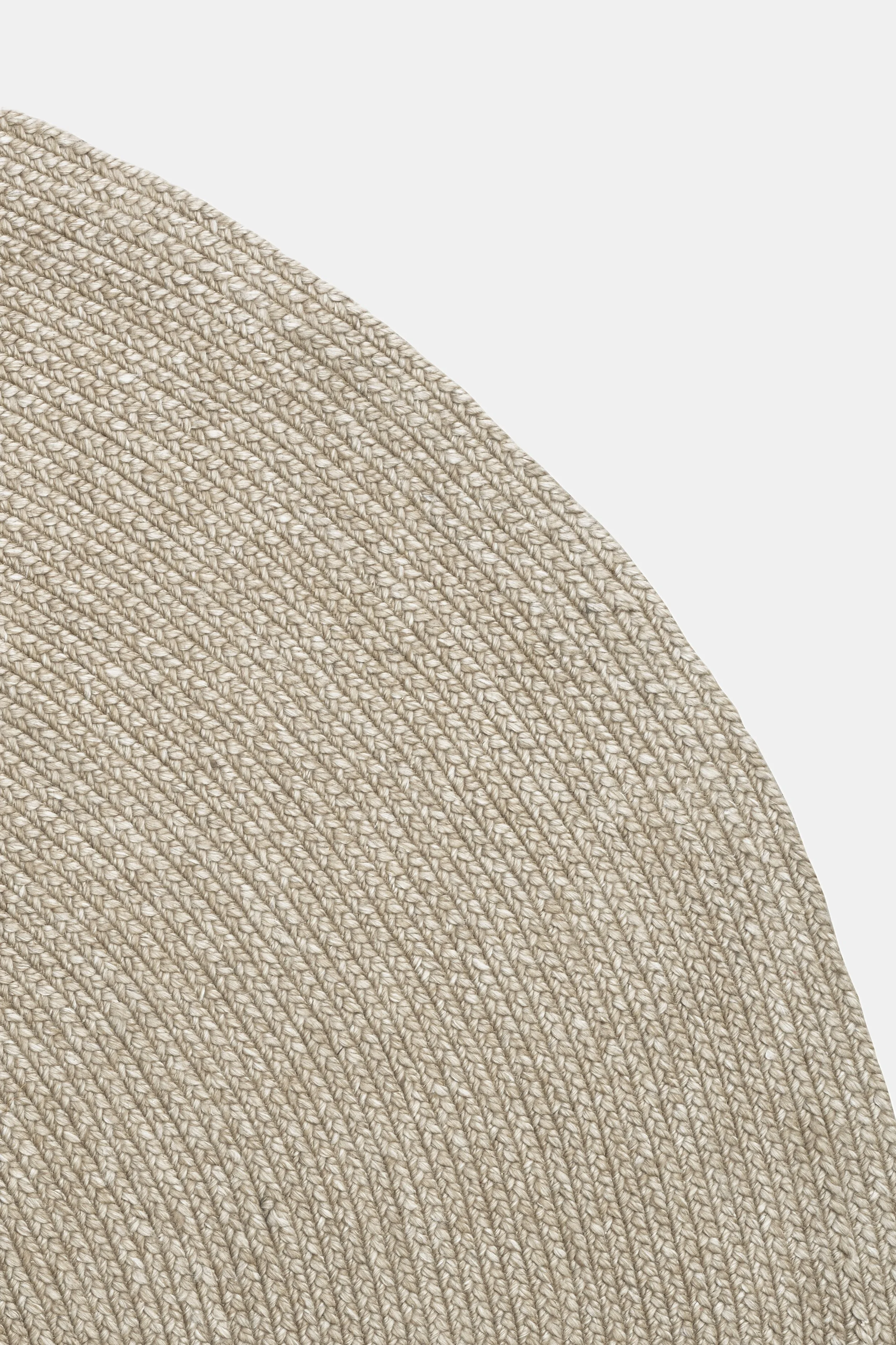 Light circular rug
