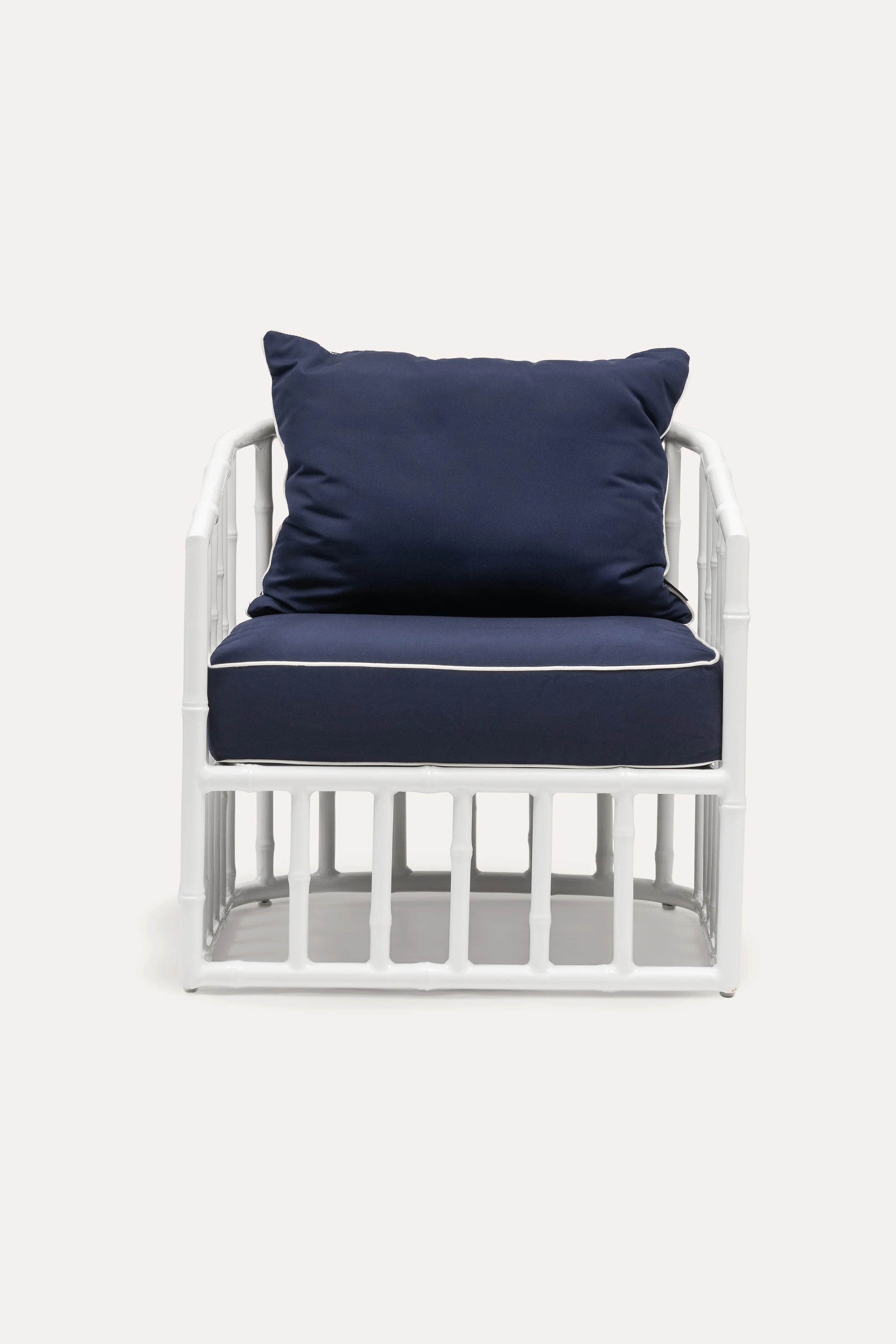 PACK_BEL-01_BELLAARMCHAIR_NAVY_01.jpg
