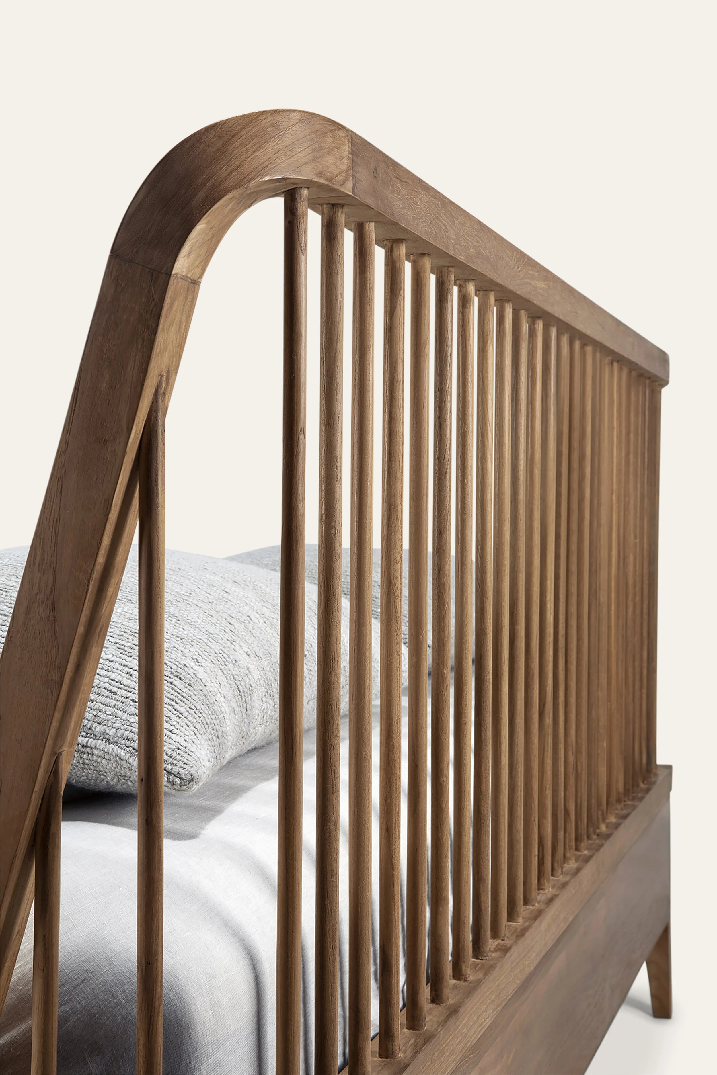 TEAKSPINDLEBED_WEB_02.jpg