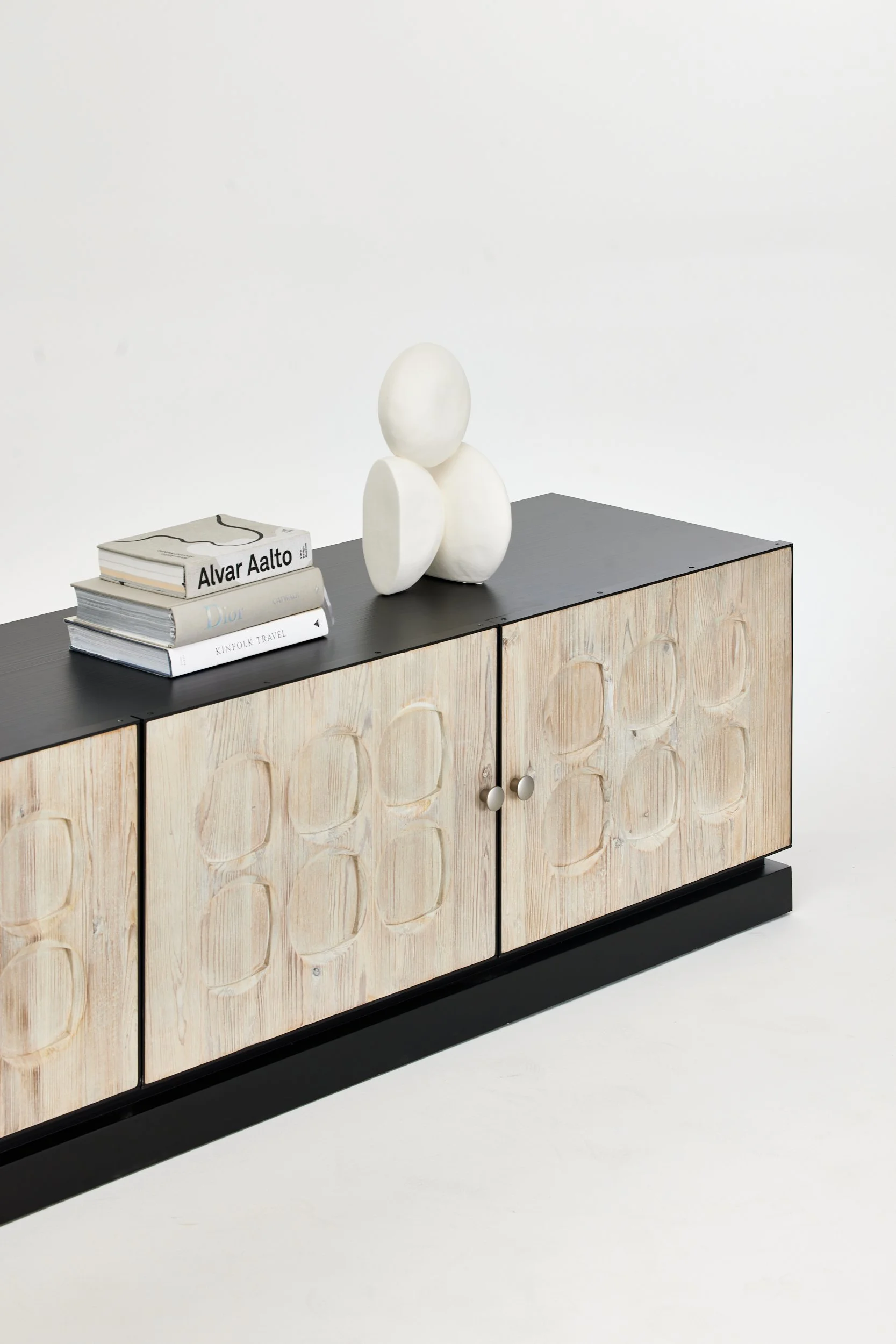 PACK_S-03046-001_DIMPLETVSTAND_03.jpg