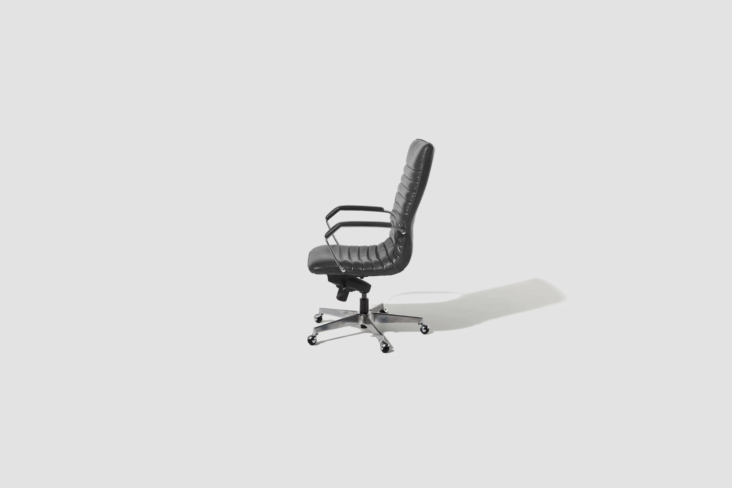 Manning_Exec_Chair_Isadora_Ocean_3.jpg
