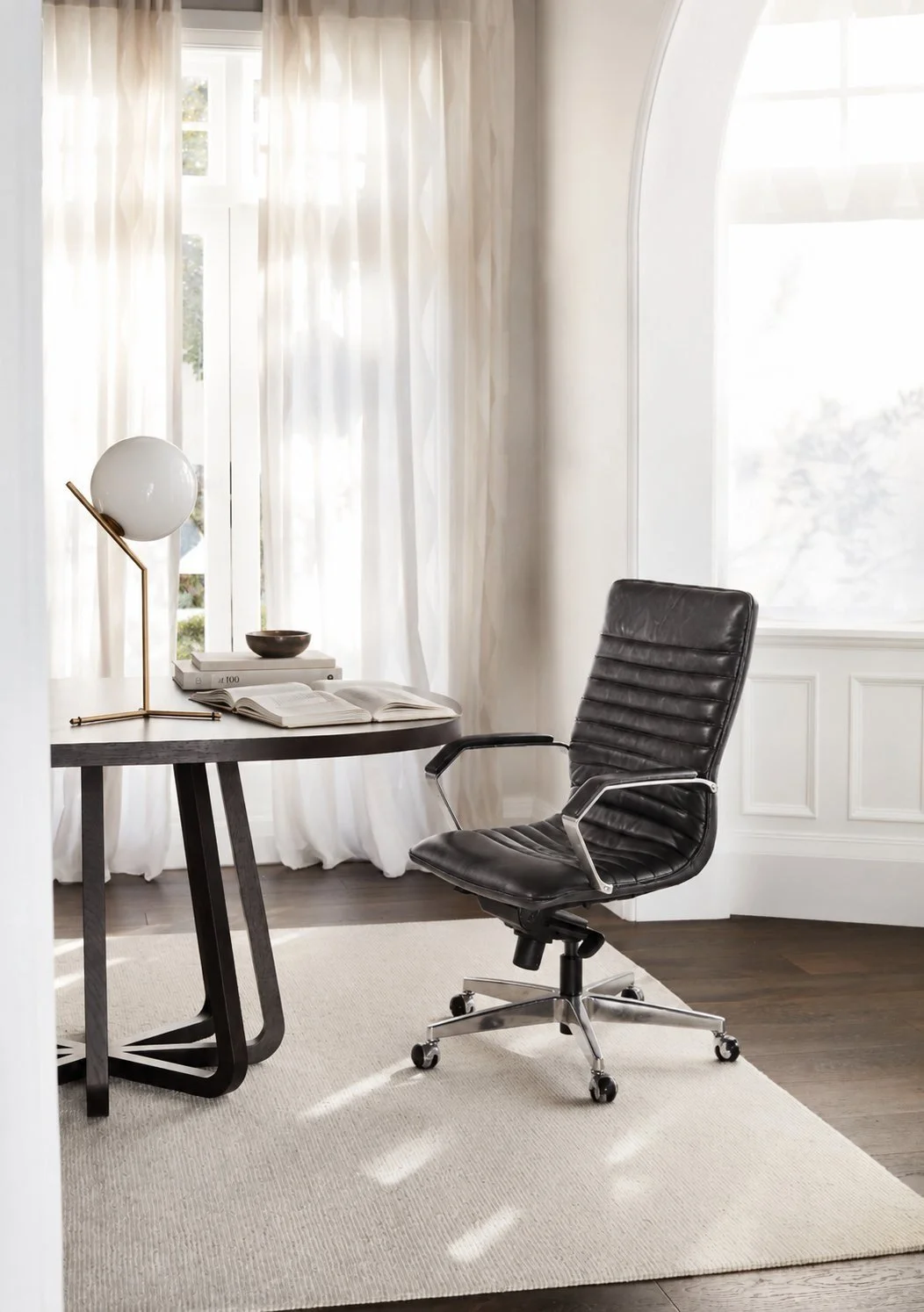Manning_executive_chair_lifestyle.jpg
