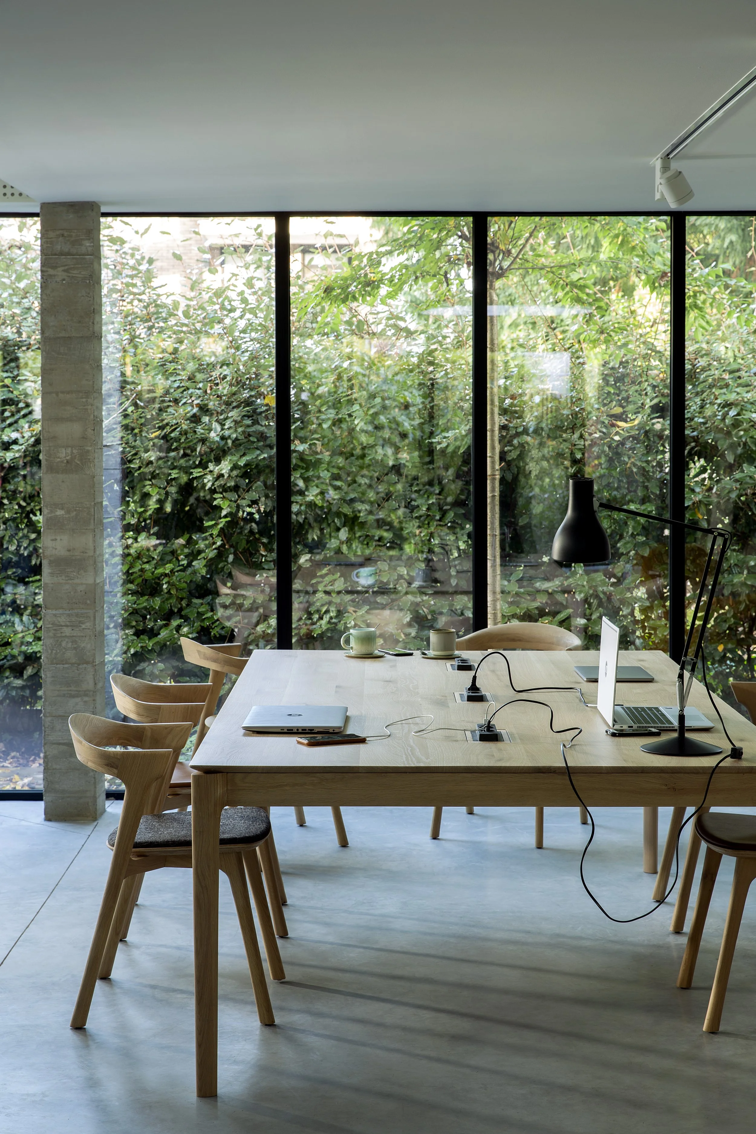 51513_Oak_Bok_cowork_desk_with_Bok_chairs.jpg