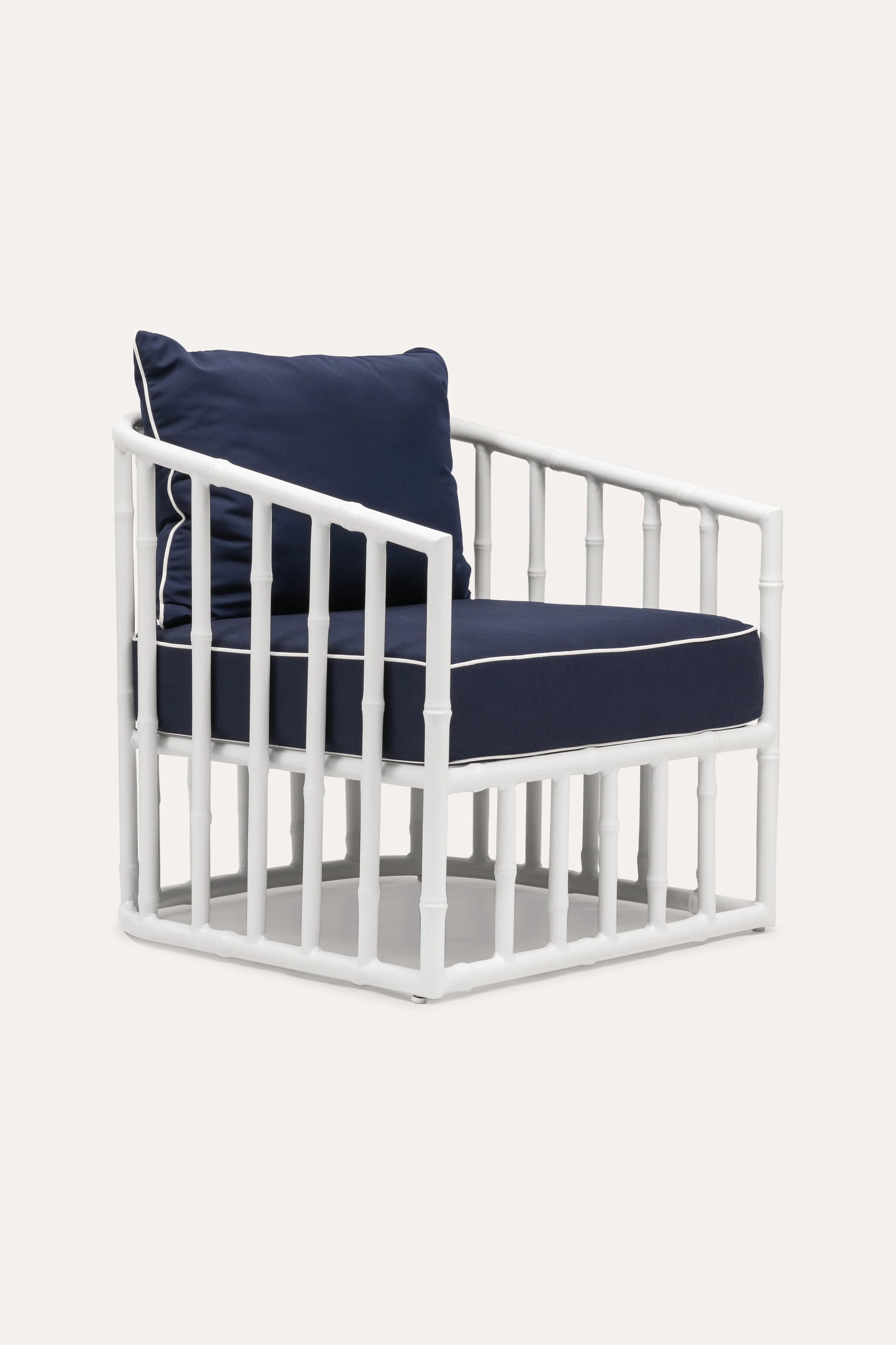 PACK_BEL-01_BELLAARMCHAIR_NAVY_02.jpg