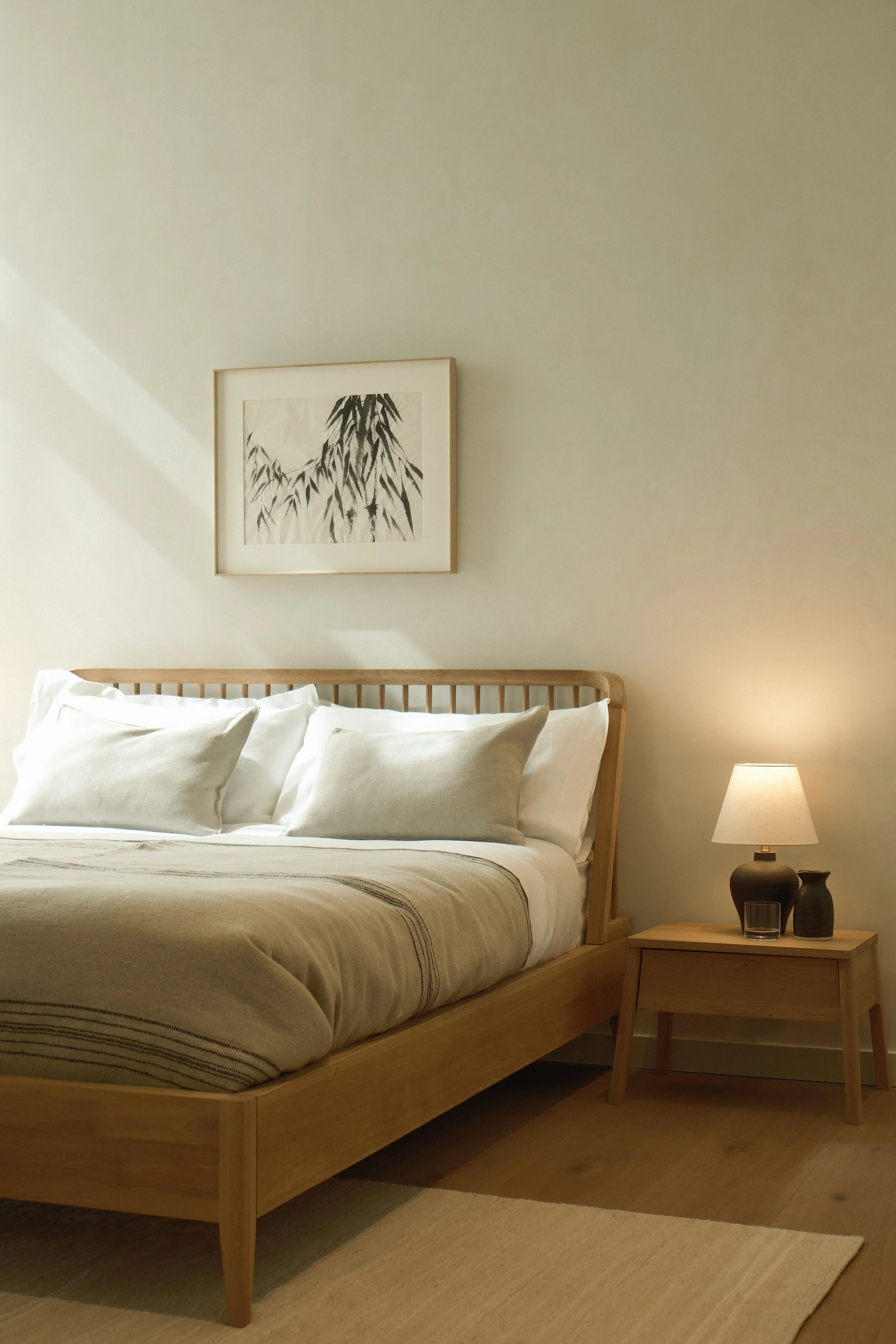 51249_Spindle_bed_oak_HQ (1).jpg