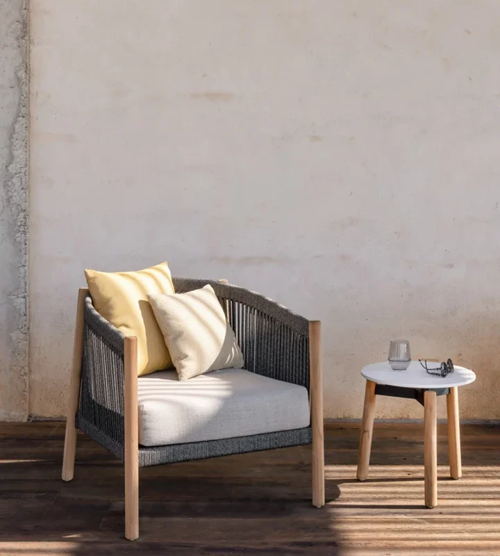 aspect9x10md__VincentSheppard_LentoLoungeChair_side table_mainimage_800x1000_72dpi.webp