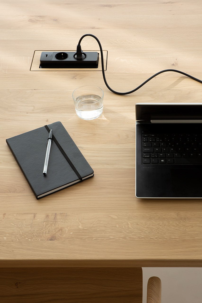 51513_Oak_Bok_cowork_desk_detail.jpg