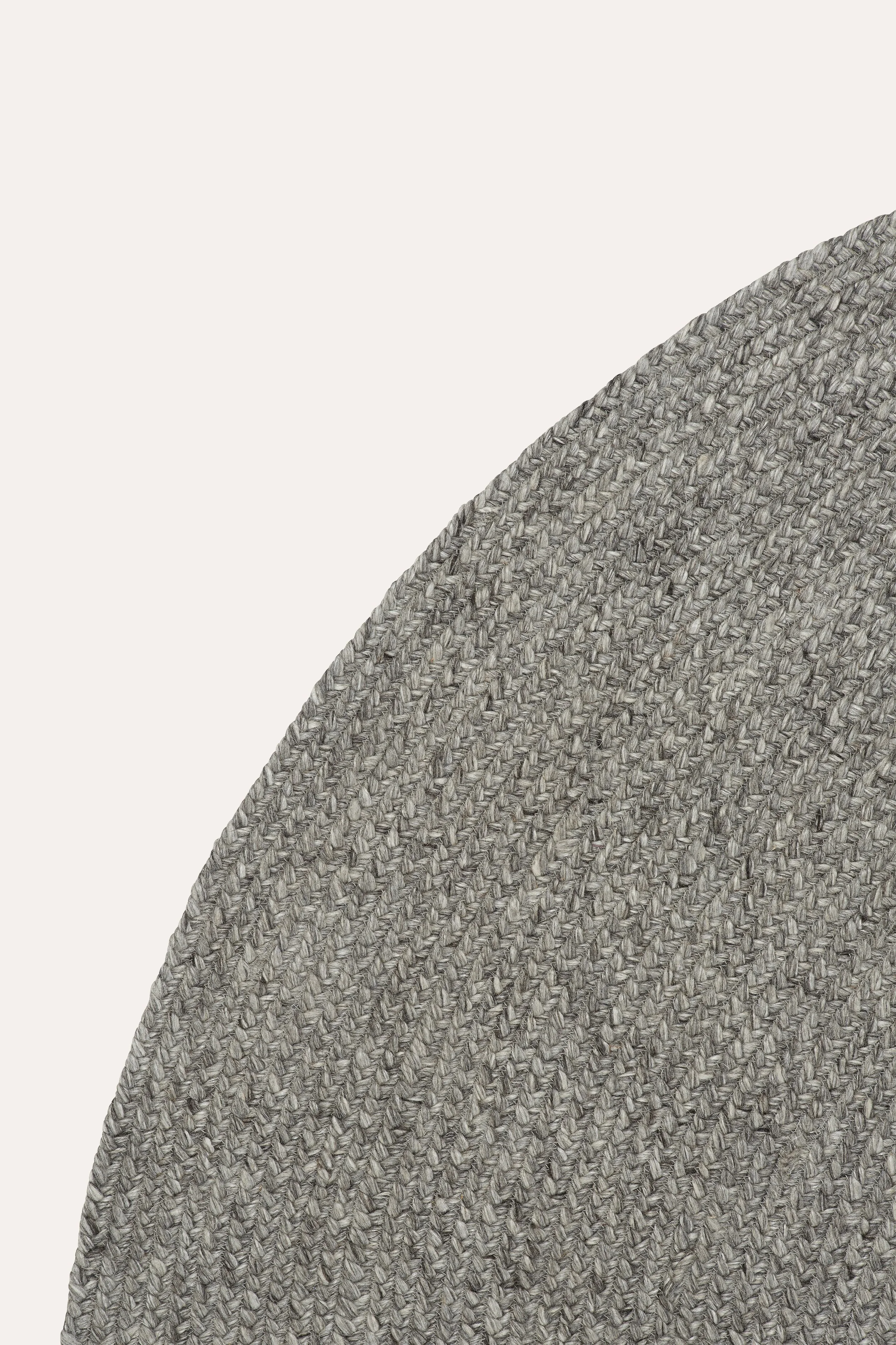 Armadillo_Rugs_Braid_Pumice_Corner.jpg