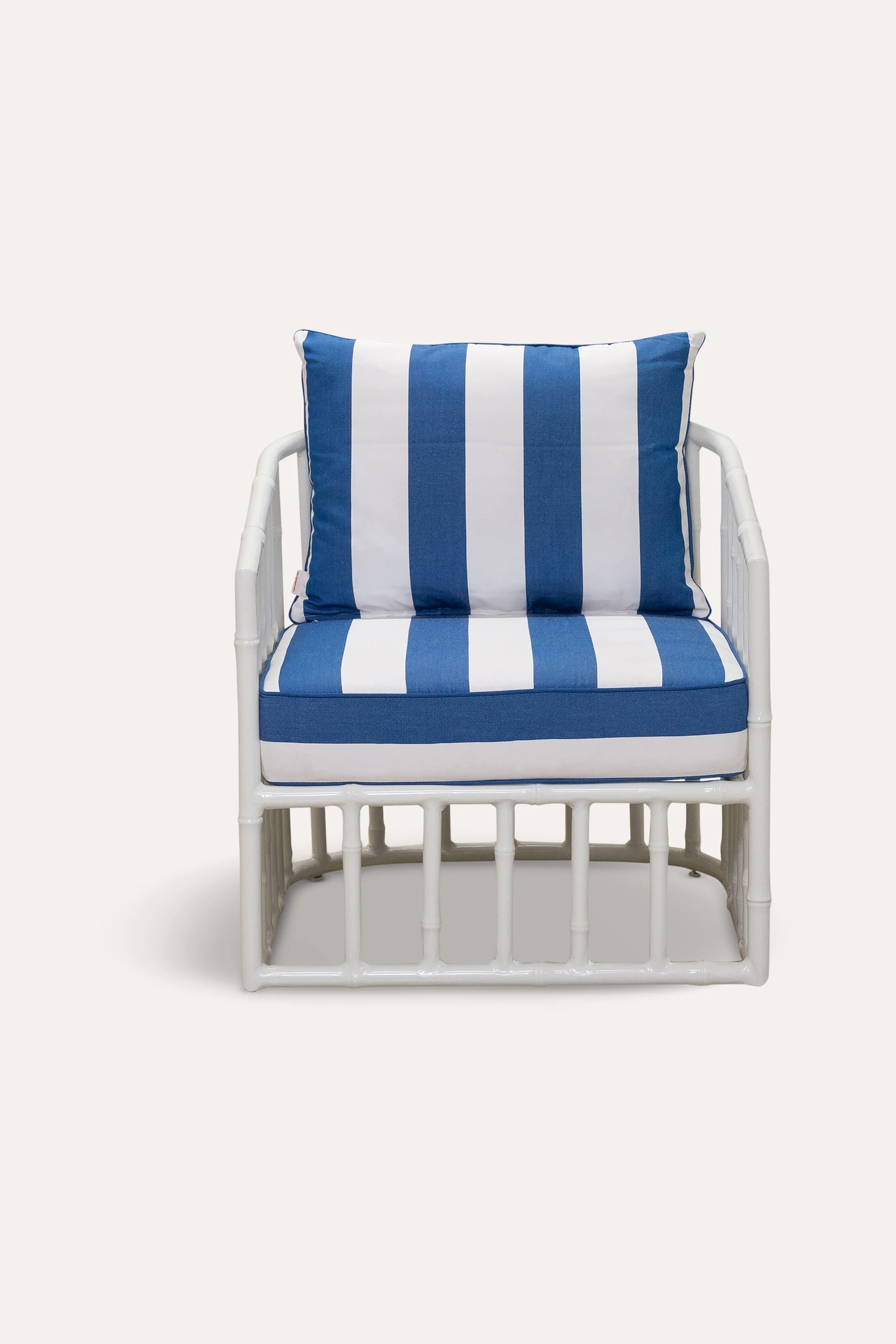 PACK_BEL-01_BELLAARMCHAIR_REGATTA_02.jpg