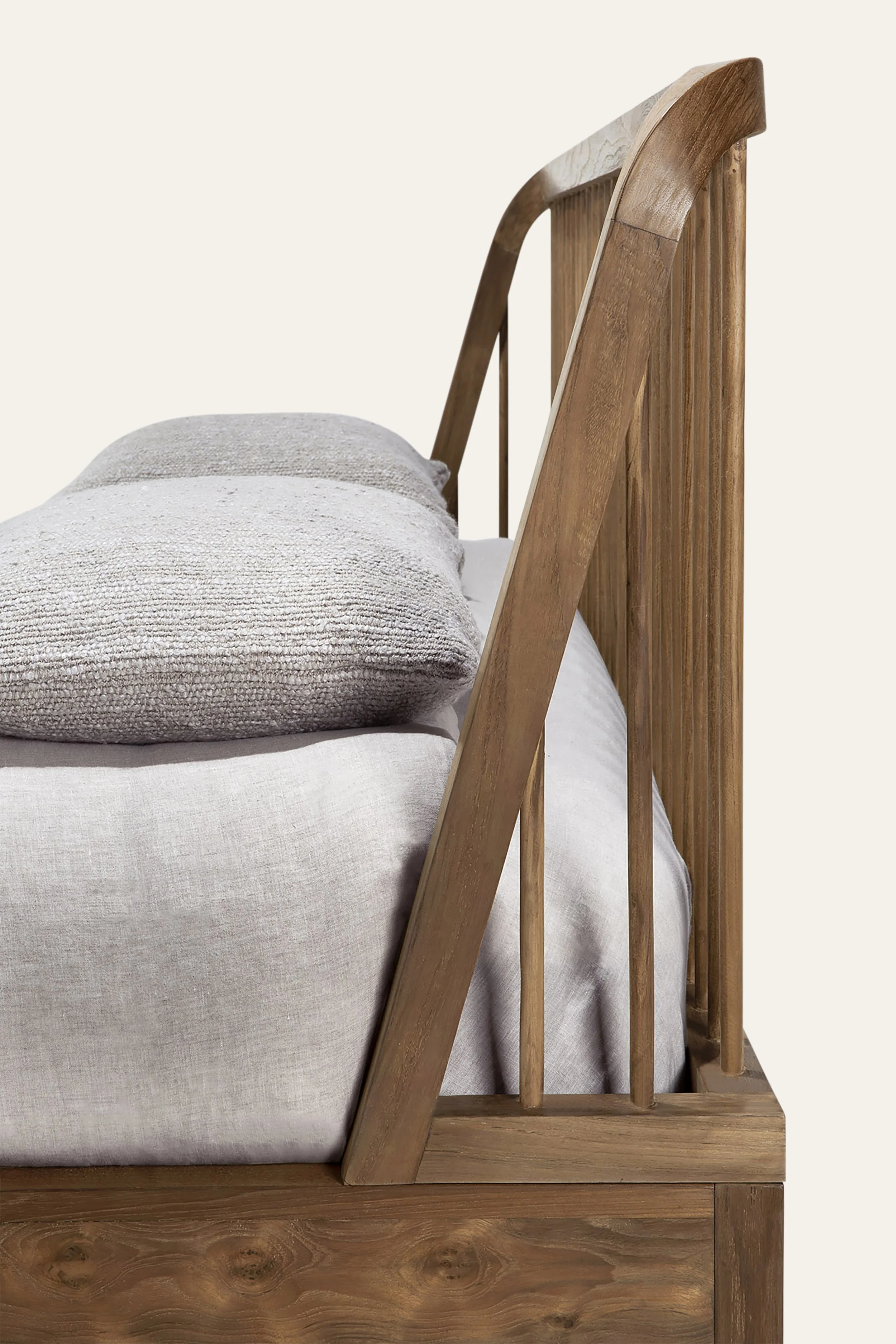 TEAKSPINDLEBED_WEB_01.jpg