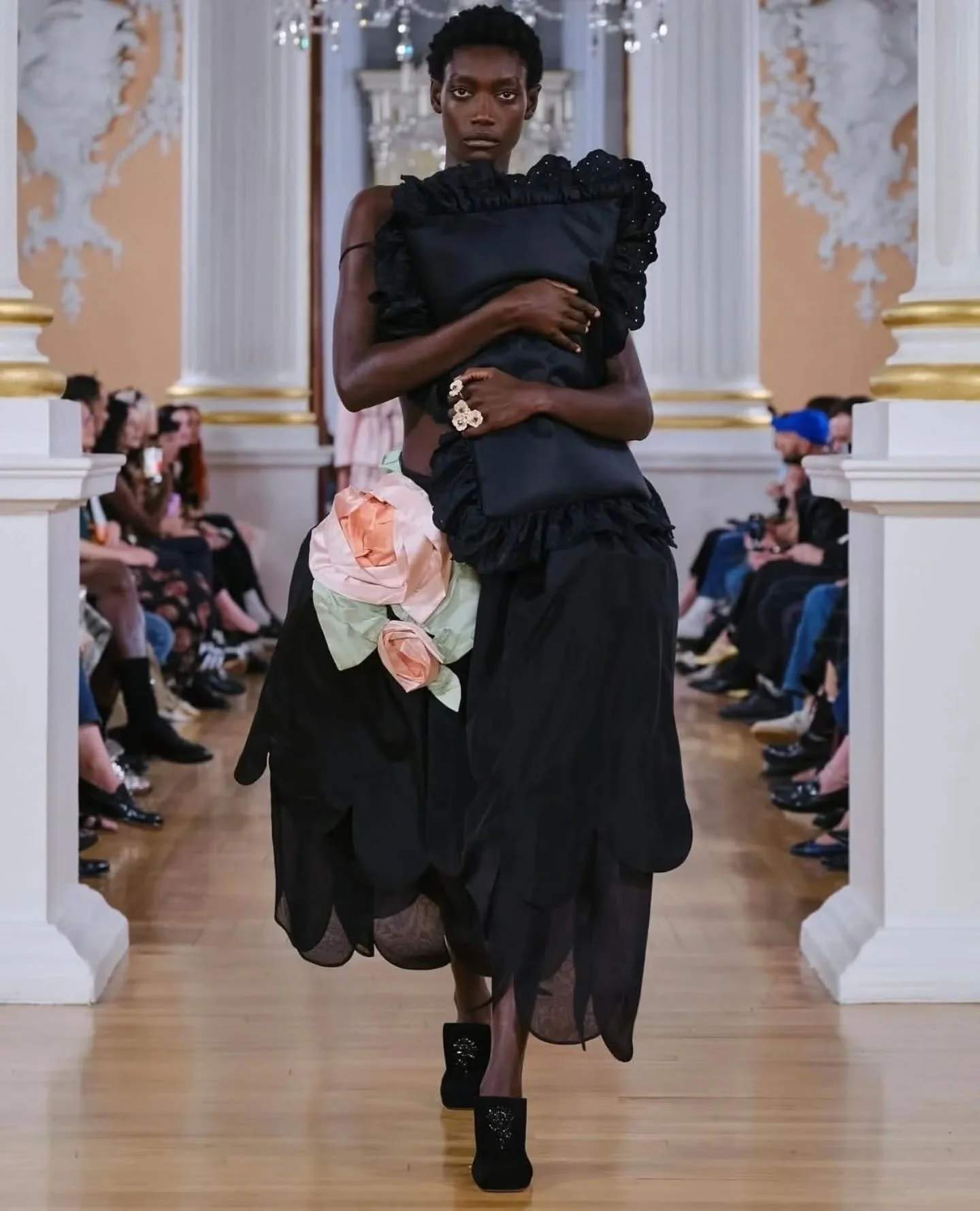 The week we've all been waiting for did not disappoint. LFW SS26 brought together tradition, rebellion, and some serious showmanship, but most importantly: a huge injection of energy that has been missing for a while. Here are the highlights 🌐 

Sim