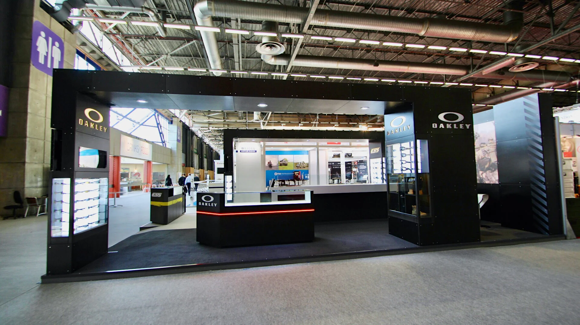 Oakley ESS trade show booth design Paris