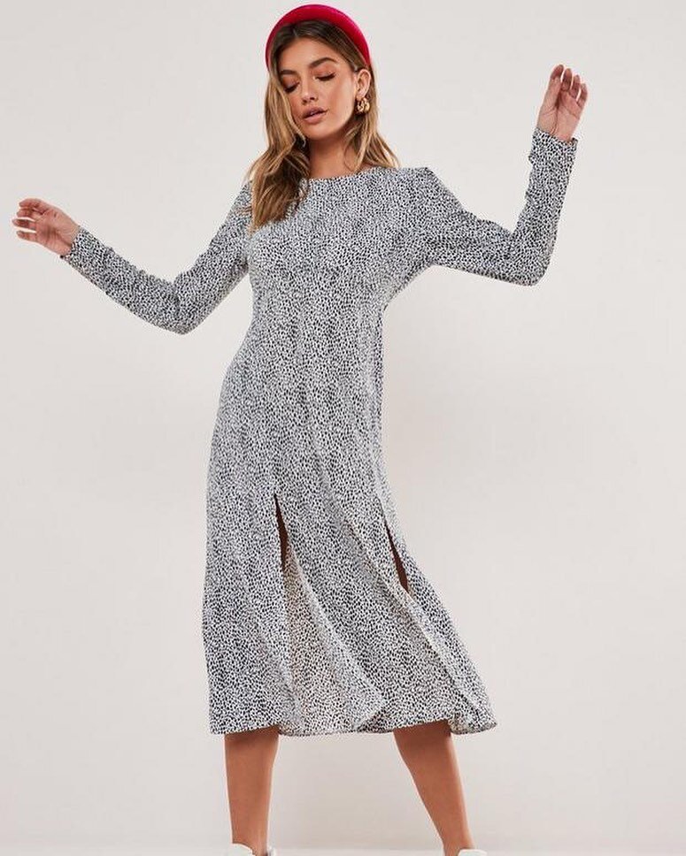 It&rsquo;s time to leave behind the loungewear and for the midi dress to shine! Link 🔗 in bio for the best petite midi dresses to wear this spring 😍
.
.
.
#petitestyle #petitefashion #mididress #mididresses #springfashion #spring #wednesdaywewear #