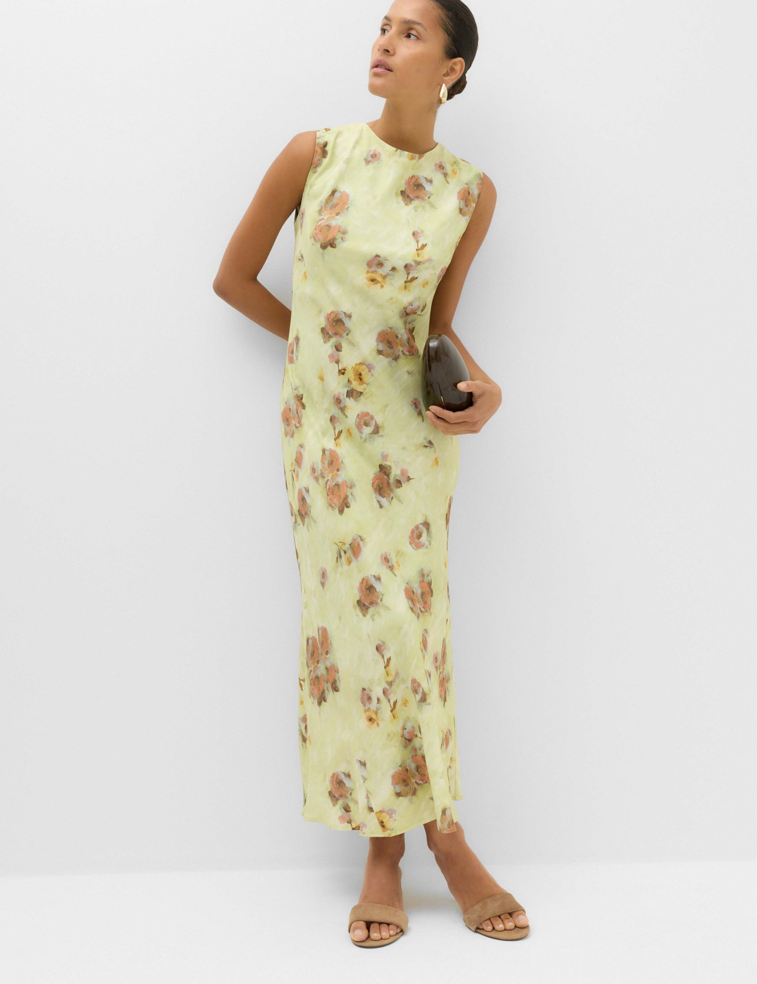 What Chic Women Are Actually Buying From M&amp;S: The Petite Edit