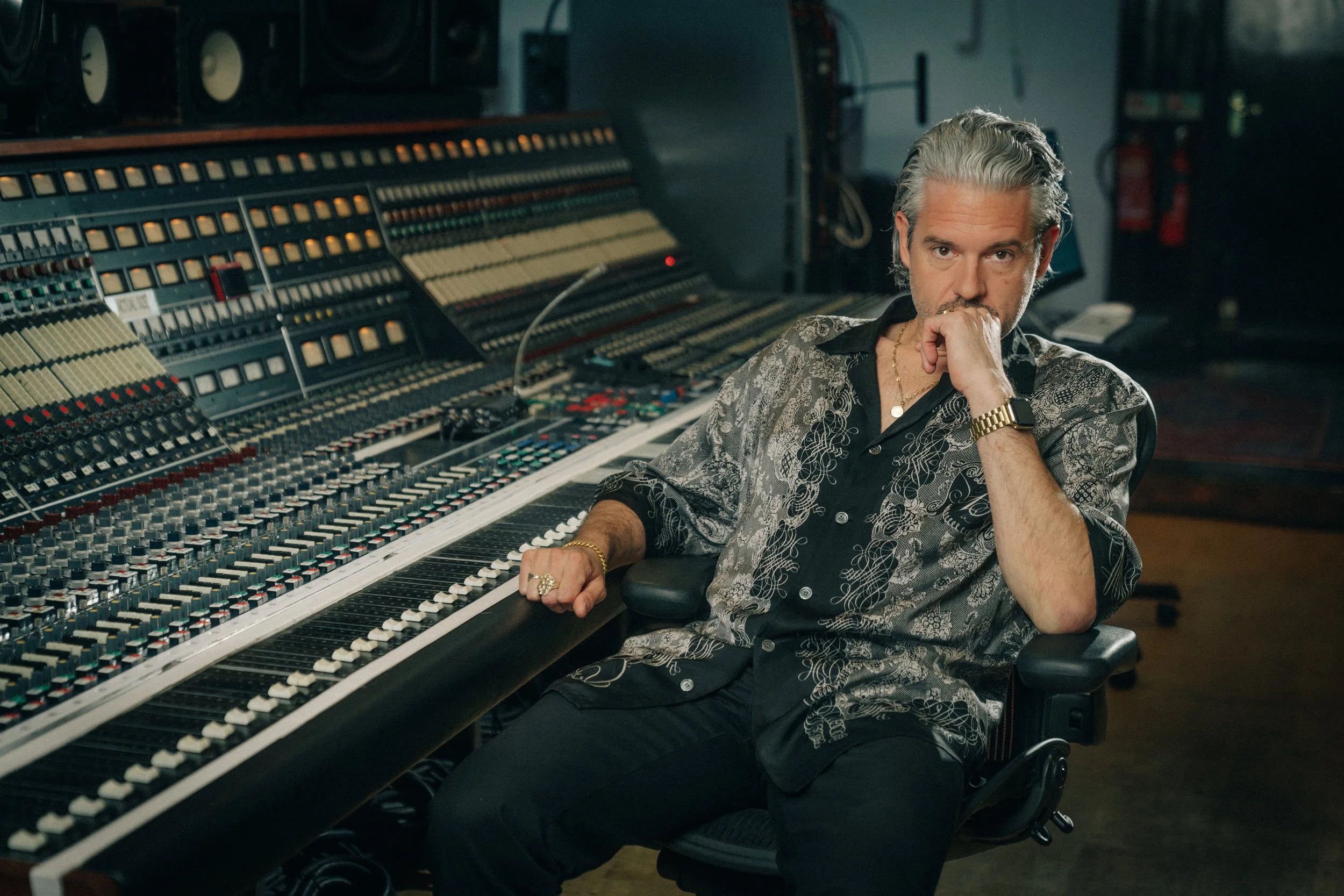 Paul Epworth (press shots)