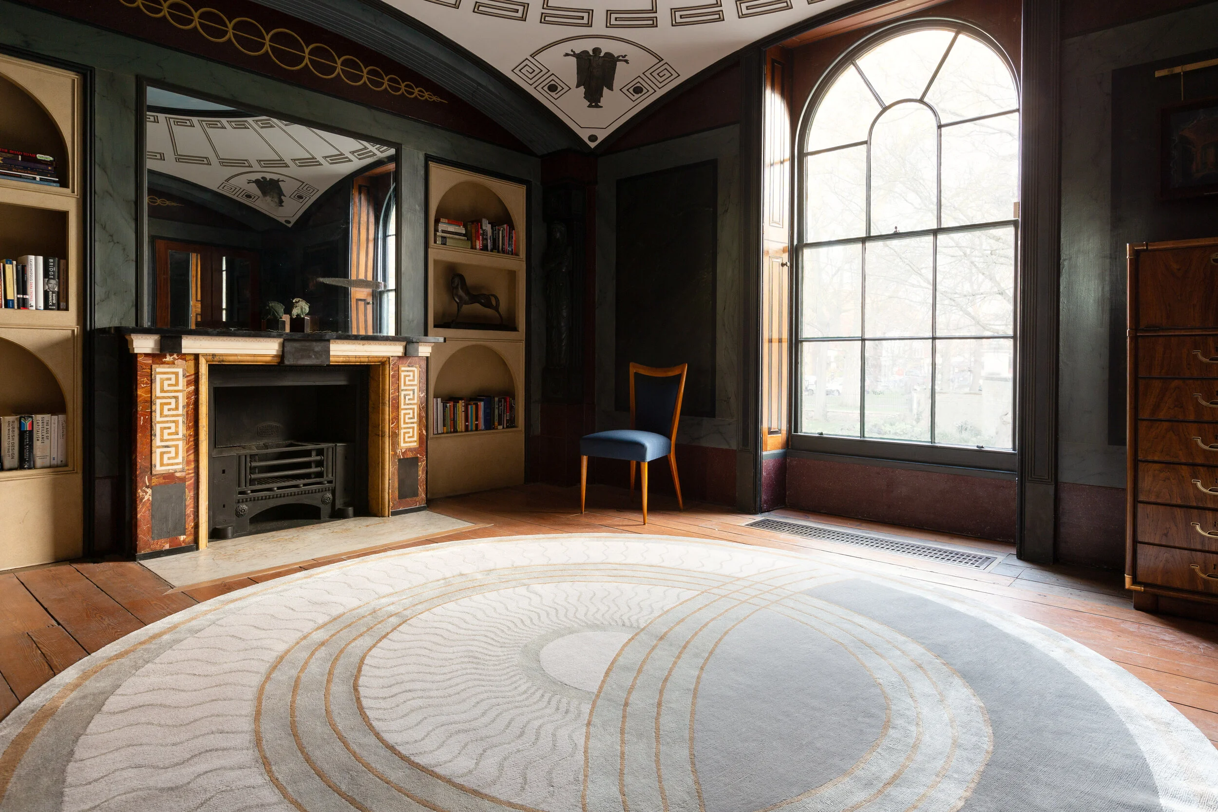 DC_GOSLING_RADIO CITY ROUND_R_LANDSCAPE.jpg