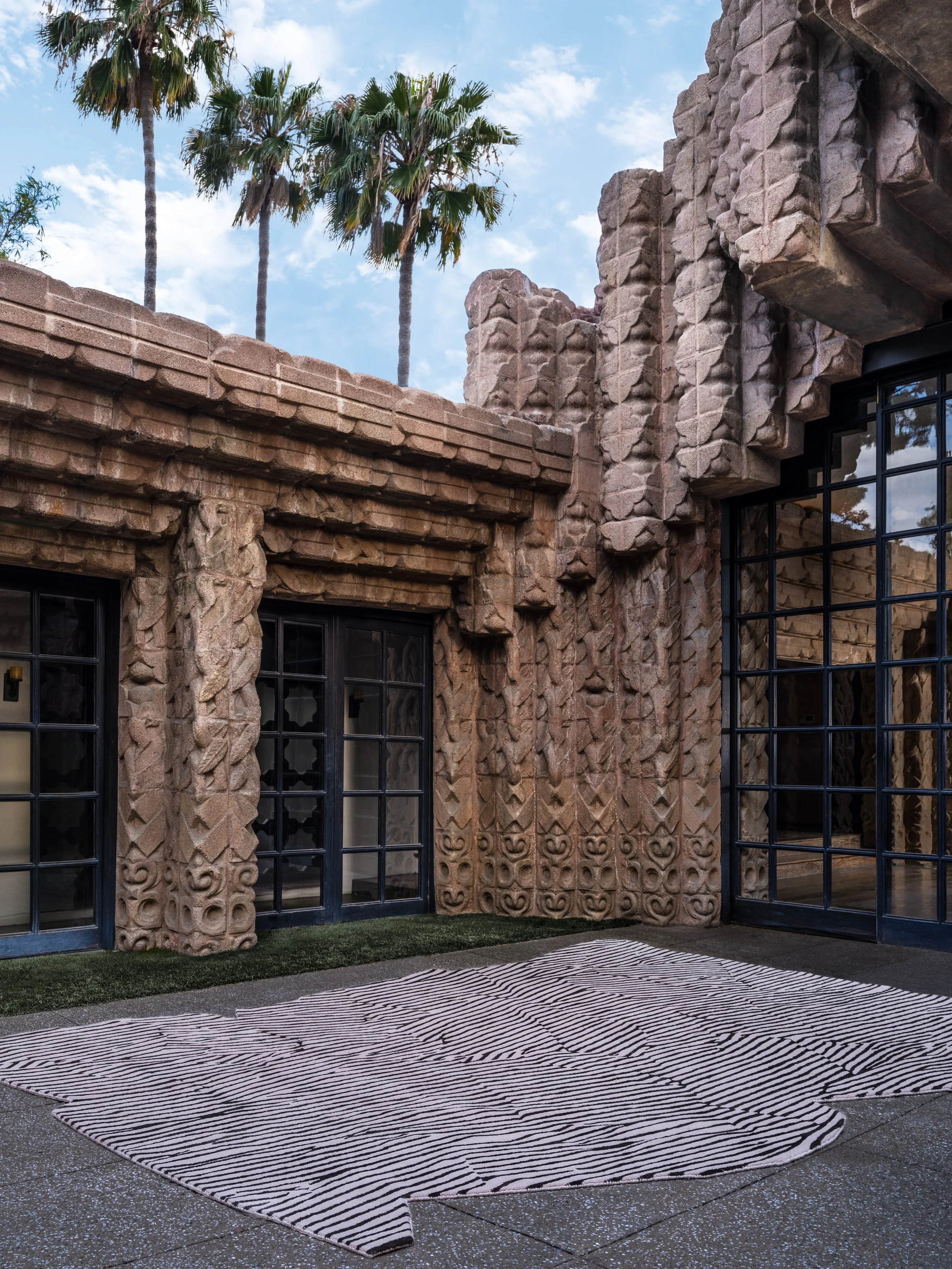 DC_KW_AVANT GRAPHITE EDGE_R_v2.jpg