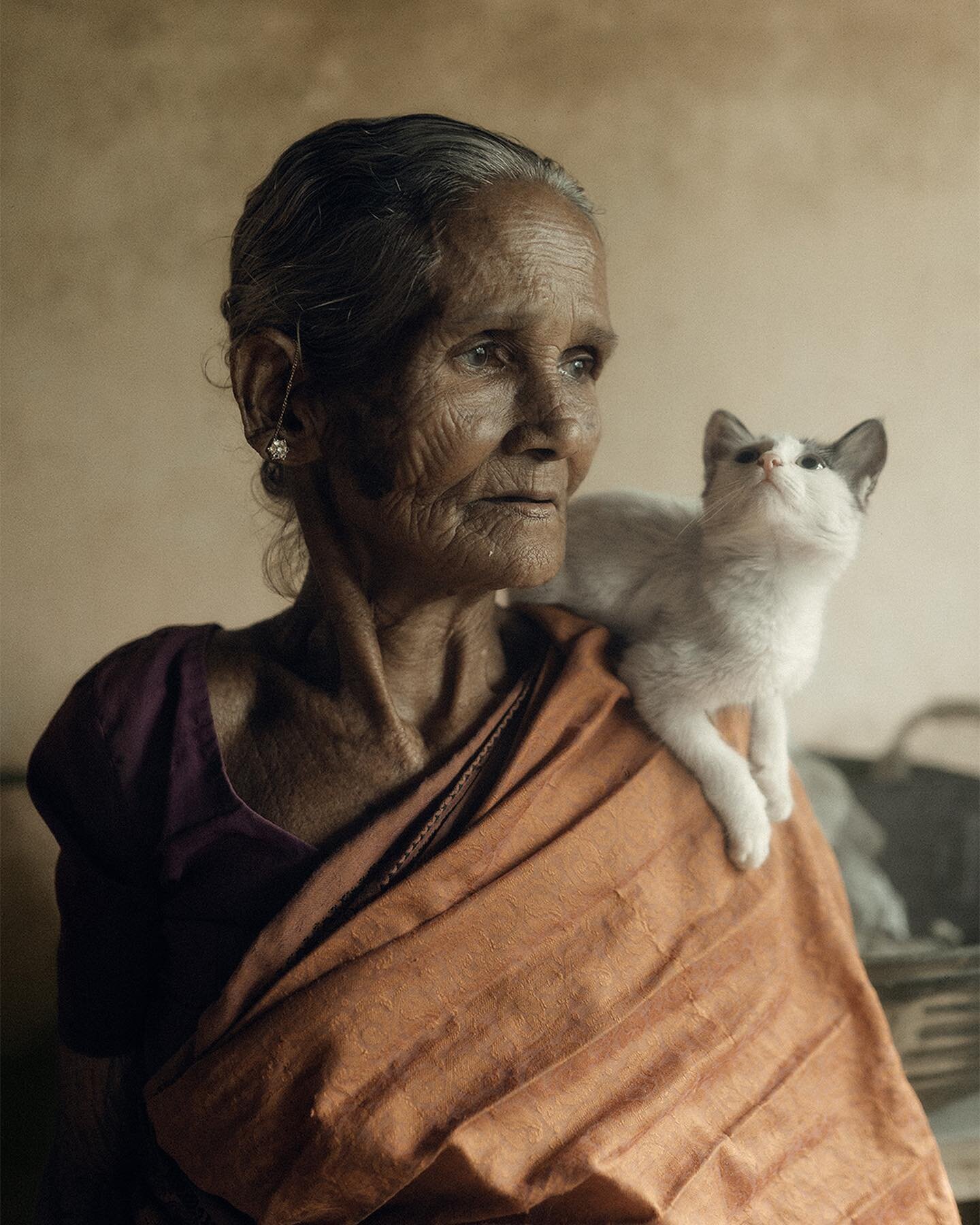 ಗುಲಾಬಿ /ɢᴜʟᴀʙɪ/ 🌹🧿✨
.
Few shots from the documentary photo series I shot of my grandma last summer. 
My journey as a photographer started with shooting her as a muse and was pleased go back to the roots.