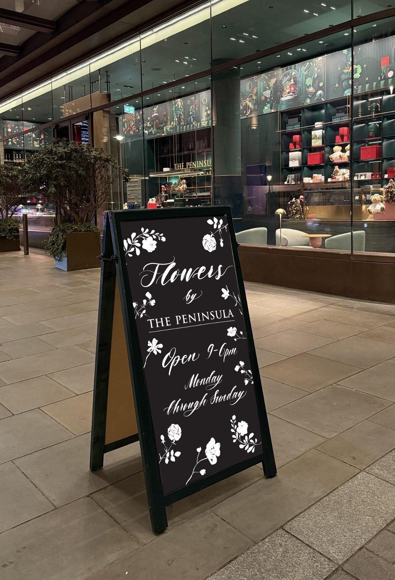 peninsula-london-flowers-chalkboard-sign-calligraphy.jpg
