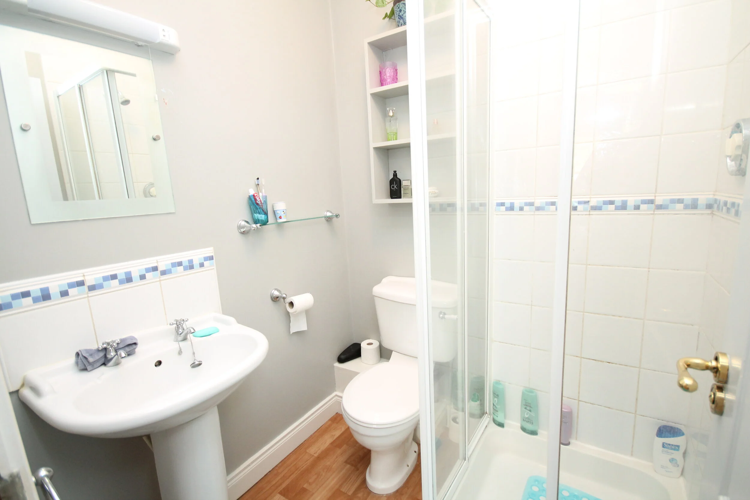 Ensuite.JPG