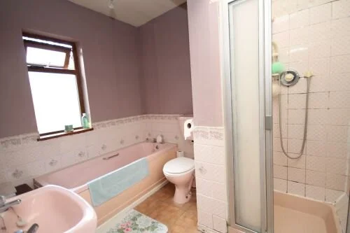 Bathroom.JPG