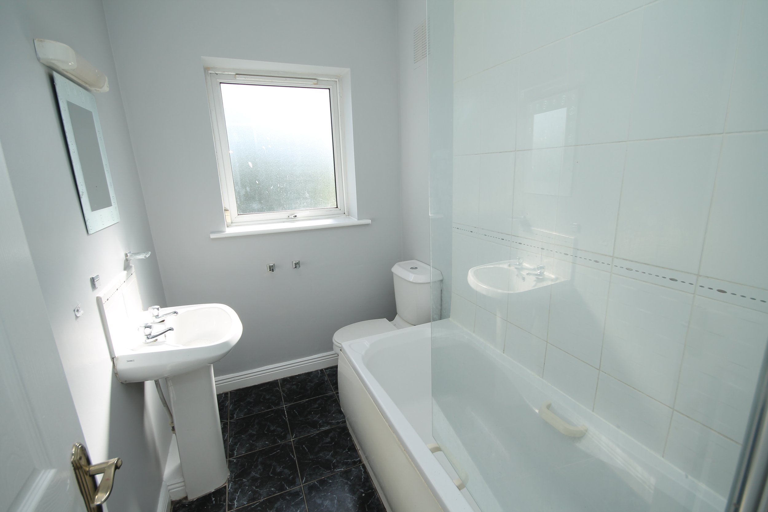 15 Botley Court, Portarlington - For Sale - Bathroom.JPG