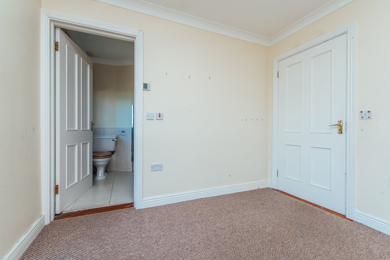 Bungalow at Sunnyhill, Kilcullen, Co. Kildare on c. 5 Acres — Jordan Auctioneers