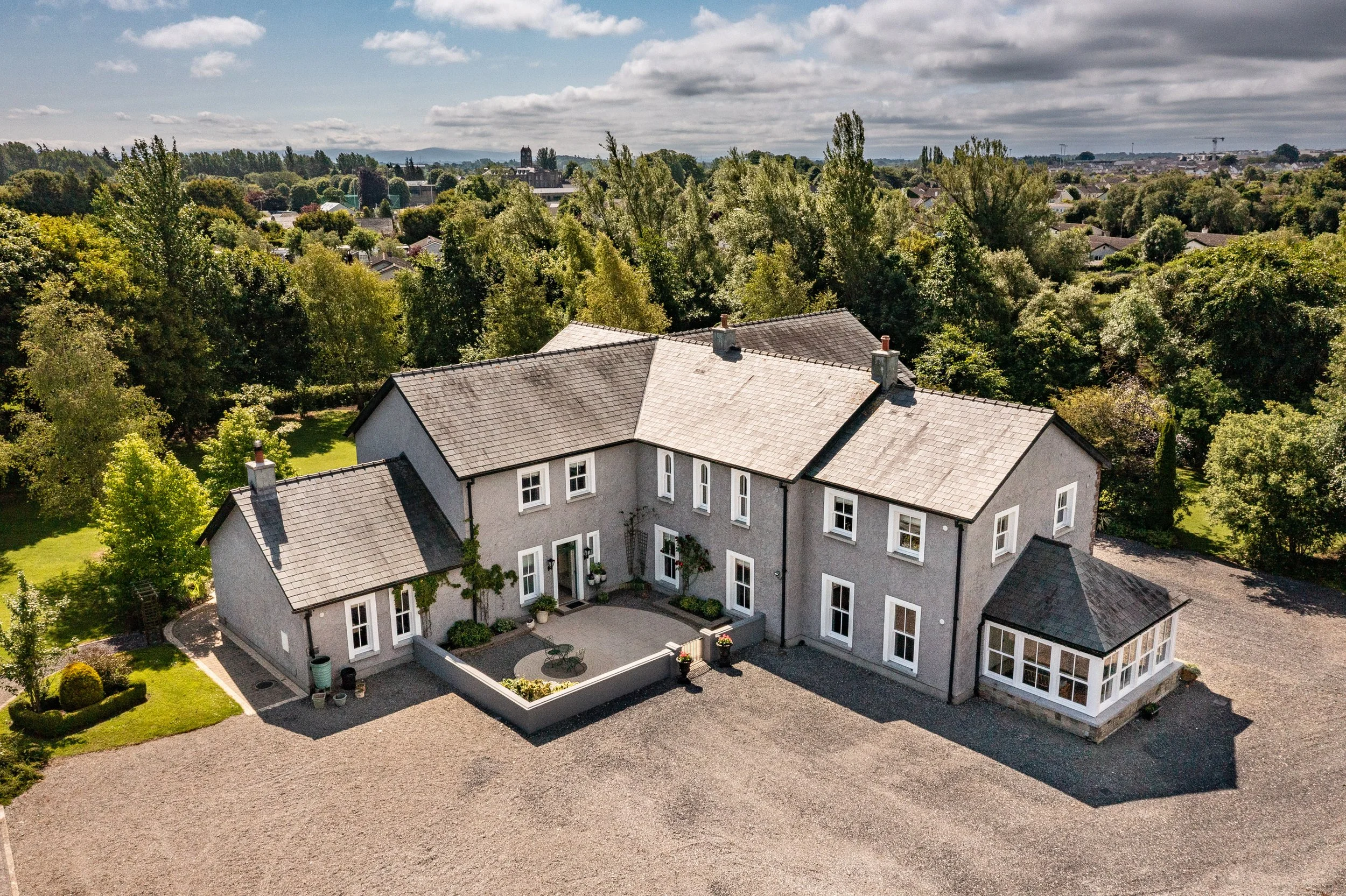 Roseberry, Newbridge.jpg