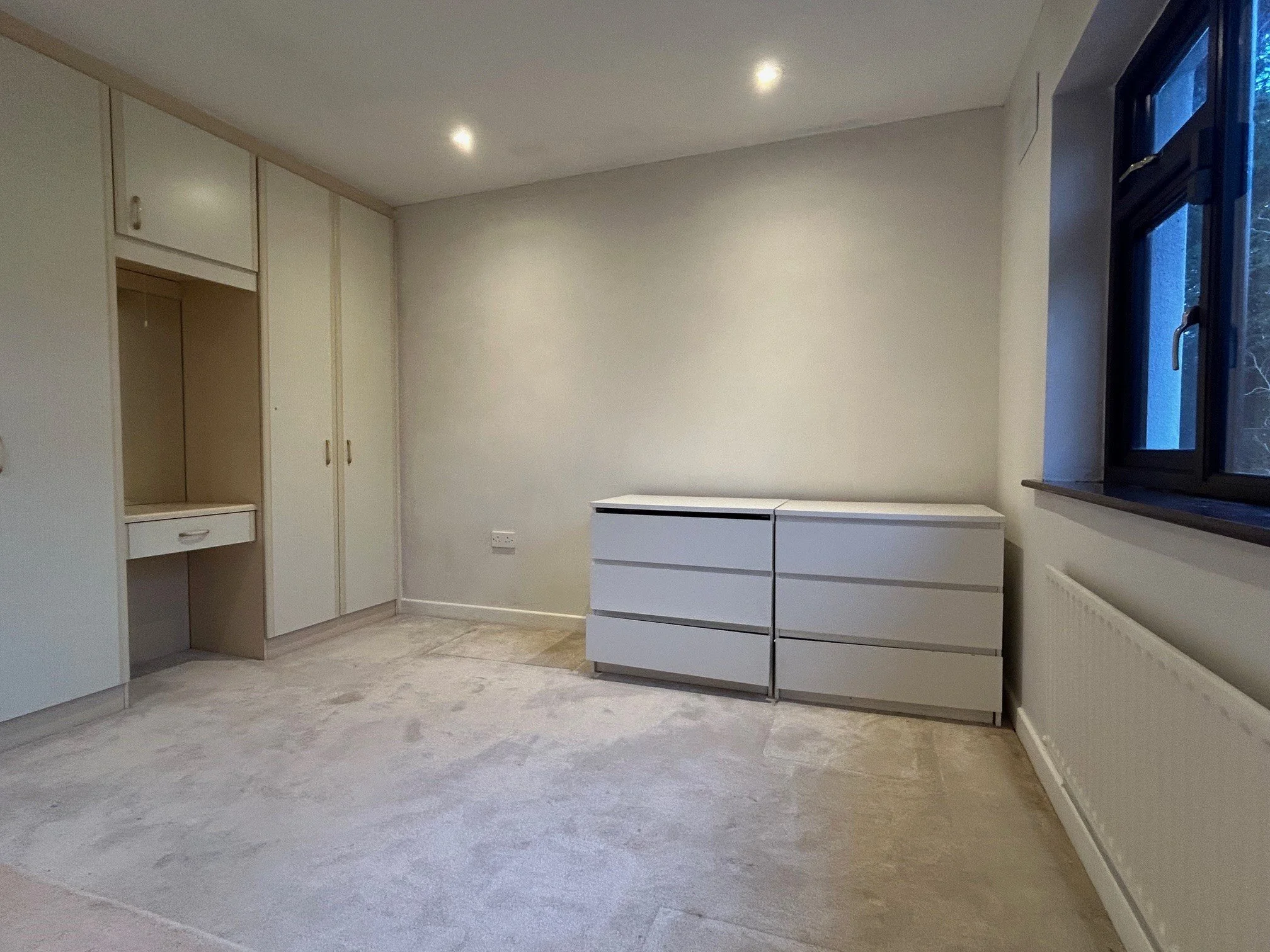 Bedroom 1 - Wardrobes.jpg