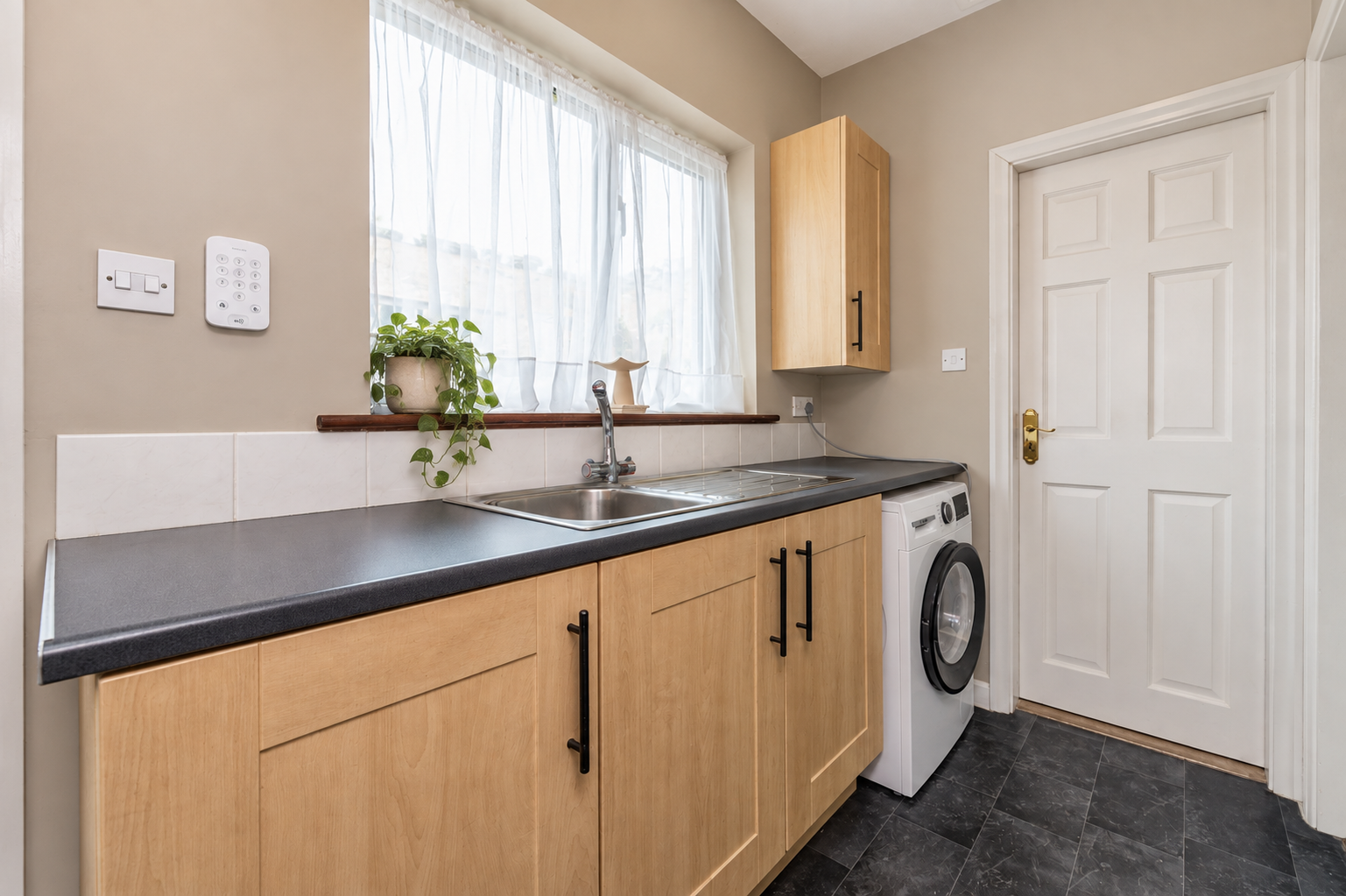 House For Sale - Hillview, Maddenstown, The Curragh, Co. Kildare (7).png