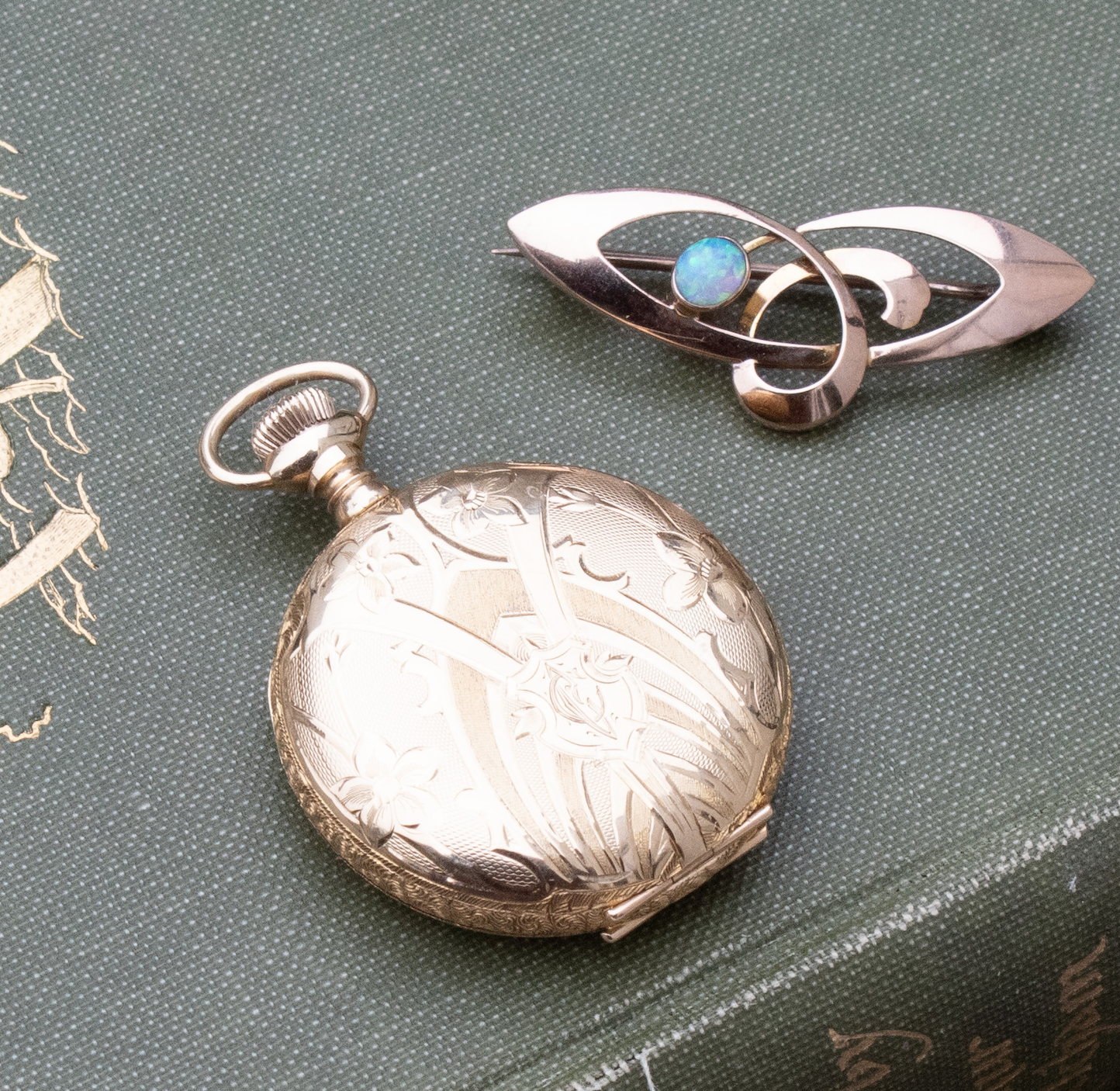 gold pocket watch.png