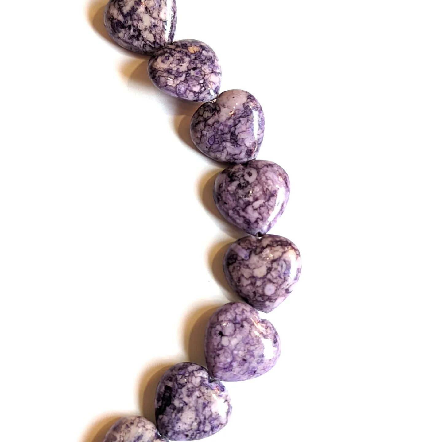 Lookit these fun hearts that will be coming to our subscribers this month as a part of the Bergen St: BKLN collection! 
📿💜📿
Full of bright colors to warm your February no matter where you are, Brooklyn or around the US. 
💜📿💜
There are still Med