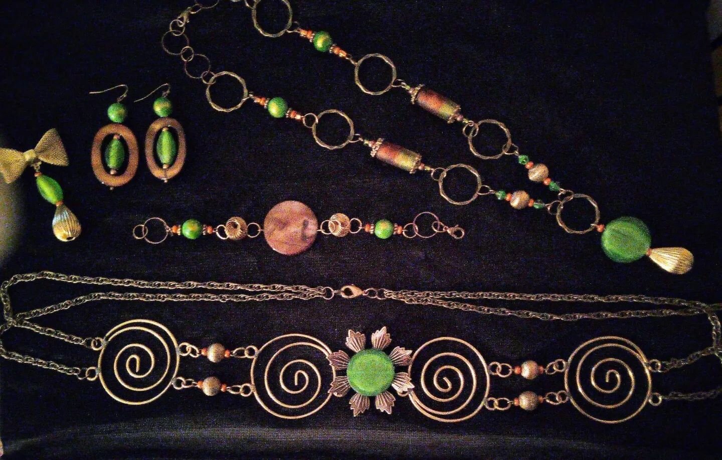 Check out these amazing pieces with several of our beads by our super customer Georgia! 
📿🥰📿
We live to see your work, especially when you use our beads! Please keep sharing!

#beautiful #vintagebeadsjewelry #vintagebeads #beadartist #beadcontagio