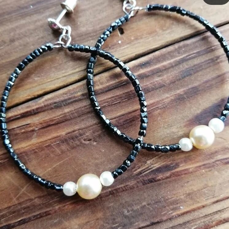 Did you see this fantastic earring and bracelet set made by M.G.D. designs? So sleek and classy, and you know black and white go with everything! 
📿🪩📿
We love to see what folks do with our vintage beads! Please share your creations with us, so we 