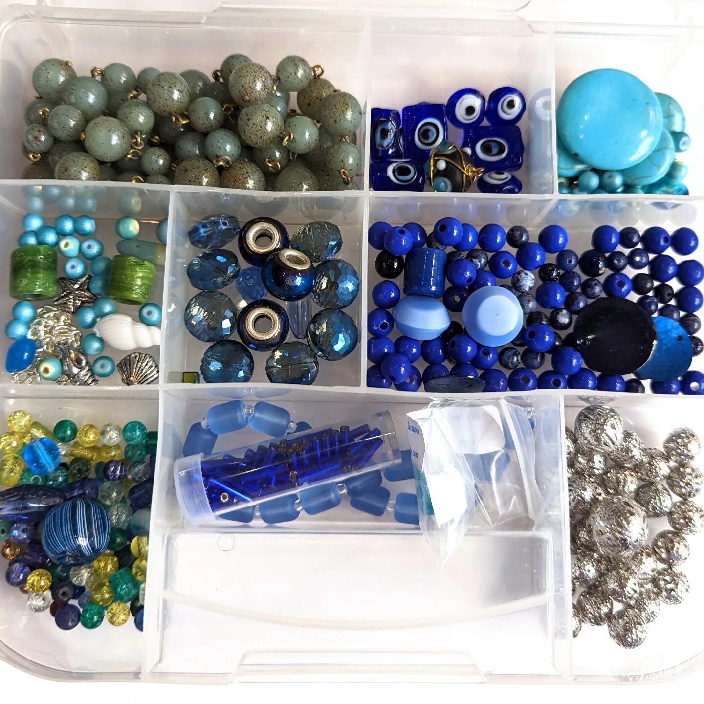 Did you know that we sell one off curated collections? They tend to move pretty quickly, so you should get in the habit of checking our Etsy or website. Heybeads.com

#beadwork #beader #beadsubscription # #vintagebeads #beadaddict  #beadcraft  #bugle