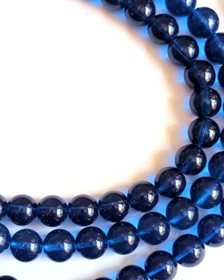 It's Teaser Tuesday, and I'm lying in bed feeling awful cause hormones. So I'm feeling generous and giving you two lovely beads to enjoy.
💙📿🩵
I was told that every package gets very bead this month, so why not use that as a reason to try our curat