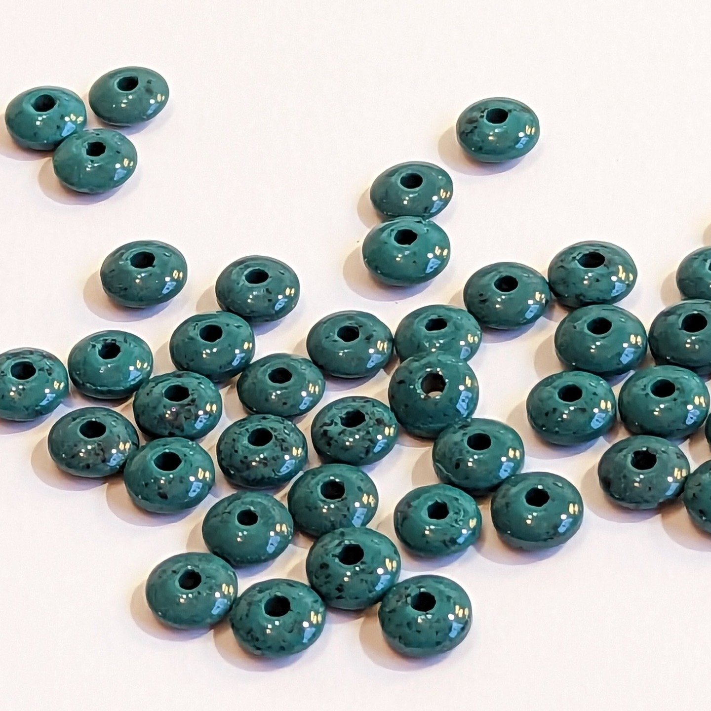 Here are some of the beads that are almost out. Each one of these has less than orders available. If you are interested head over to the website or Etsy soon!
π Vintage Poison Green Cubes with an Aurora Borealis Finish
π« Vintage Clear Glass Globe