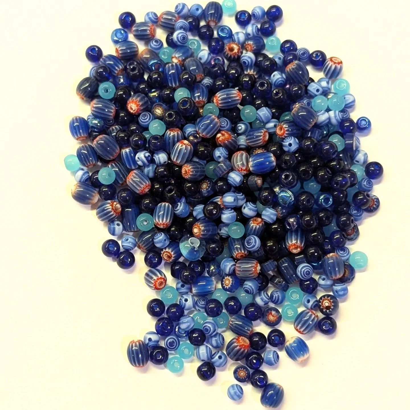 More new listings on the HeyBeads website and Etsy shop! 

Tiny Blue Glass Spacer Soup from the early 2000s and Bull Pendants hand carved from Antlers that are significantlt older, likely 1980s.

#beads #beadsforsale #vintagebeads #vintagelove #reduc