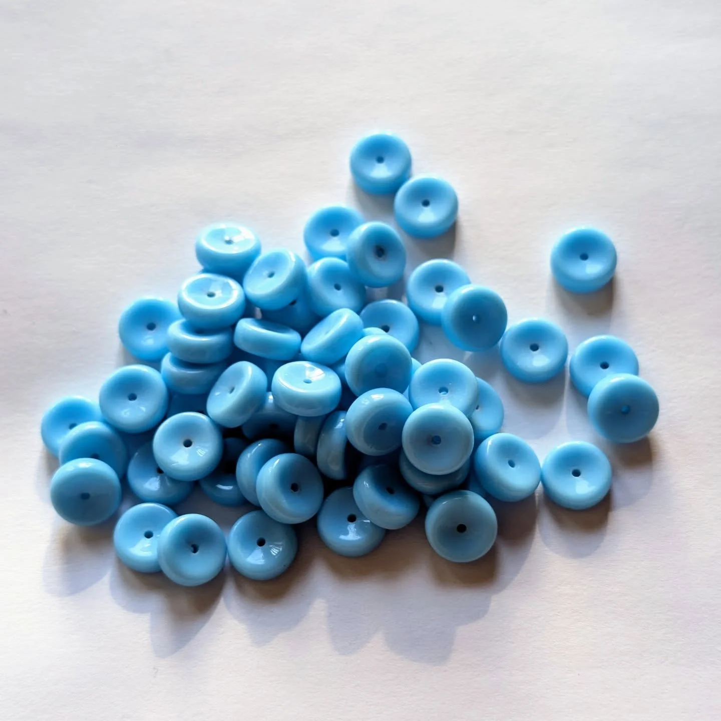 New listings this week:

🩵 1950s sky blue glass concave spacer discs

⛰️ Natural Aventurine Triangles mined and carved in the 1980s

🔴 1960s Acrylic Rounds that look like the Red Hots candy

All available now on the website and Etsy. 

HeyBeads! is