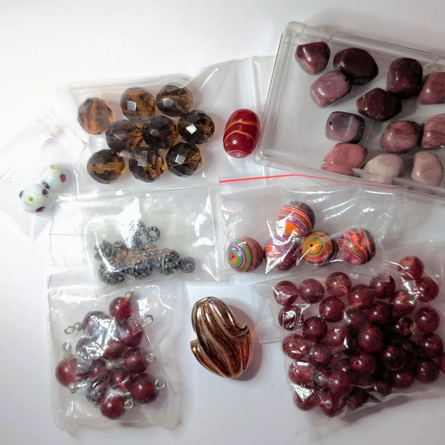 New curated collection listed

Firelight Afterglow is ready to become your amazing creations! 
Comes with:
Vintage beads from the 70s - 2000s 
Super fun acrylic gumball beads
&amp; Stone nuggets 

Visit us on Etsy or the website to check em out

HeyB