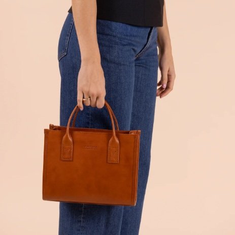 jackie+midi+cognac+aan+hand.jpg