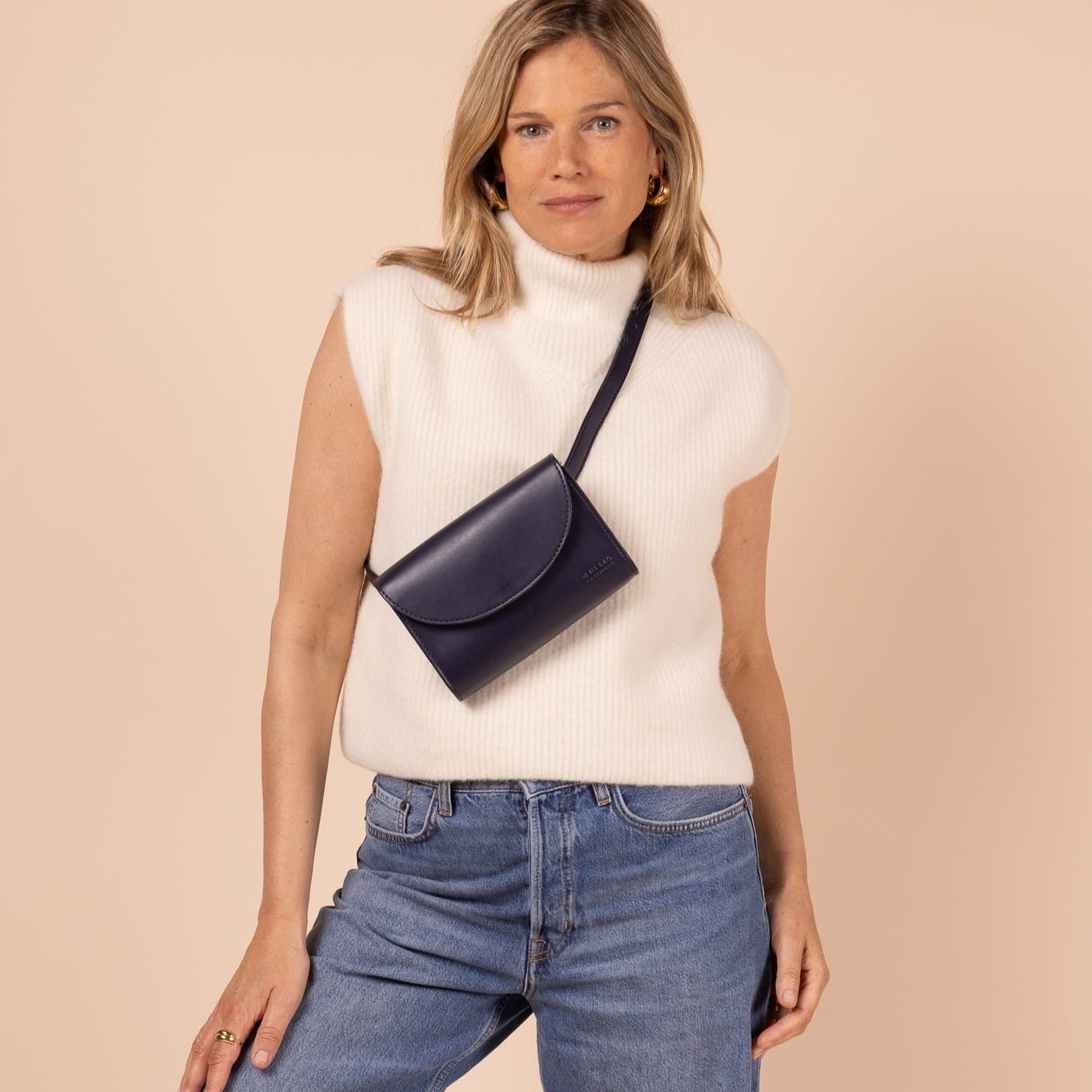 Ecom-Model-Sanne-Belt-Bag-Navy-1.jpg