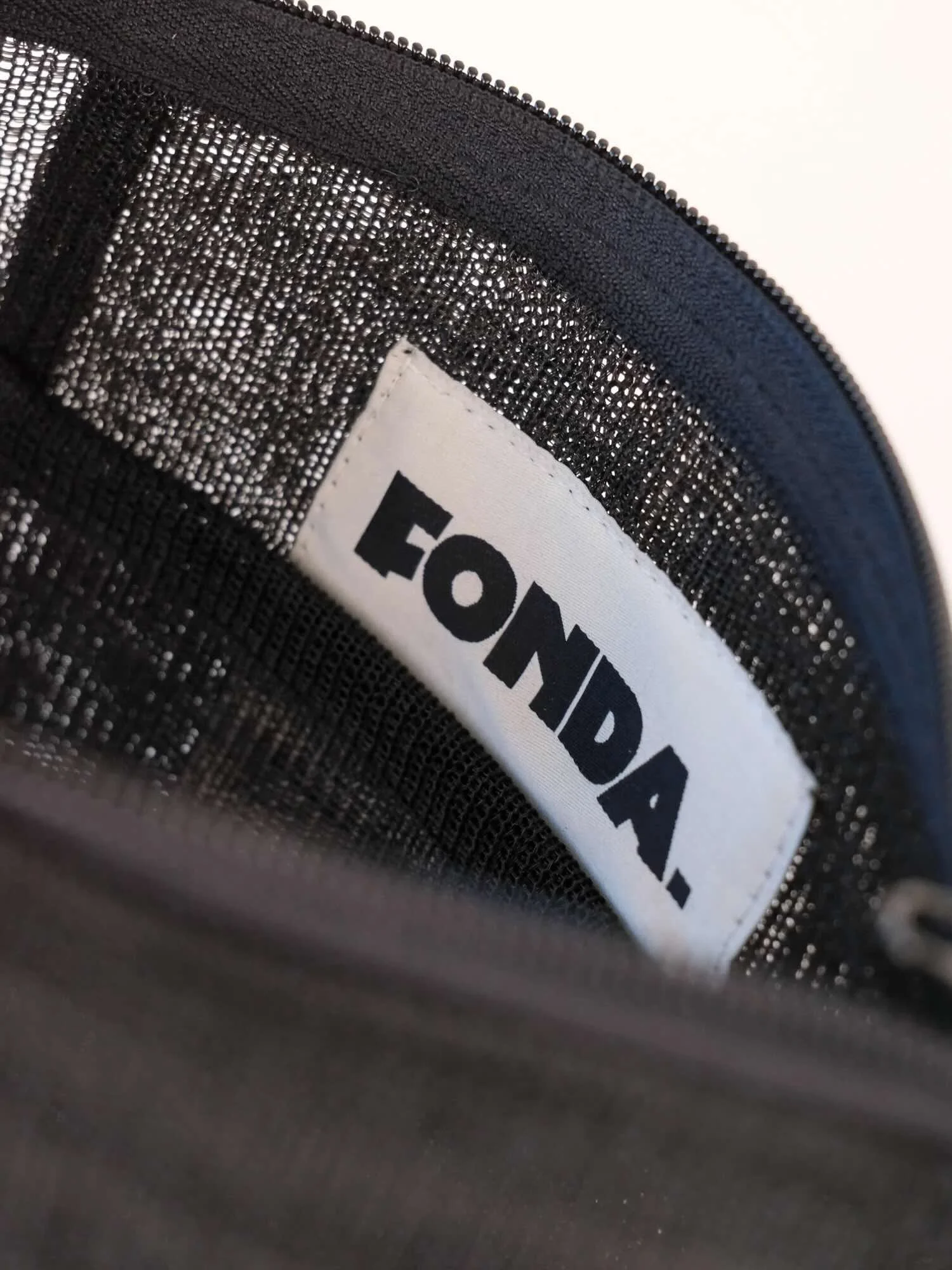 FONDA_MidPouchSolid_Details_4.jpeg
