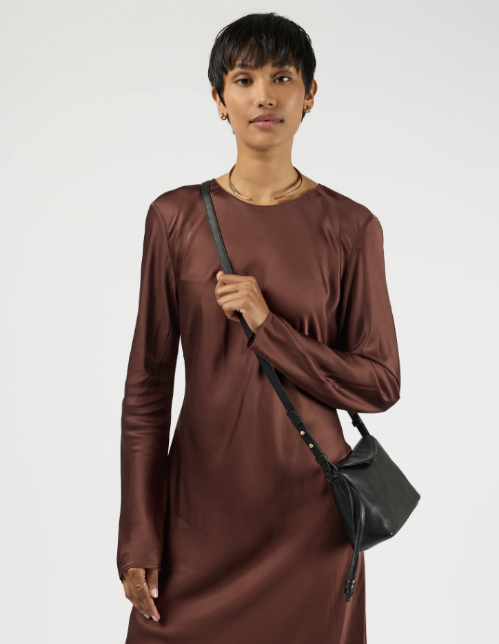 sienna mini black aan lange riem 3.png