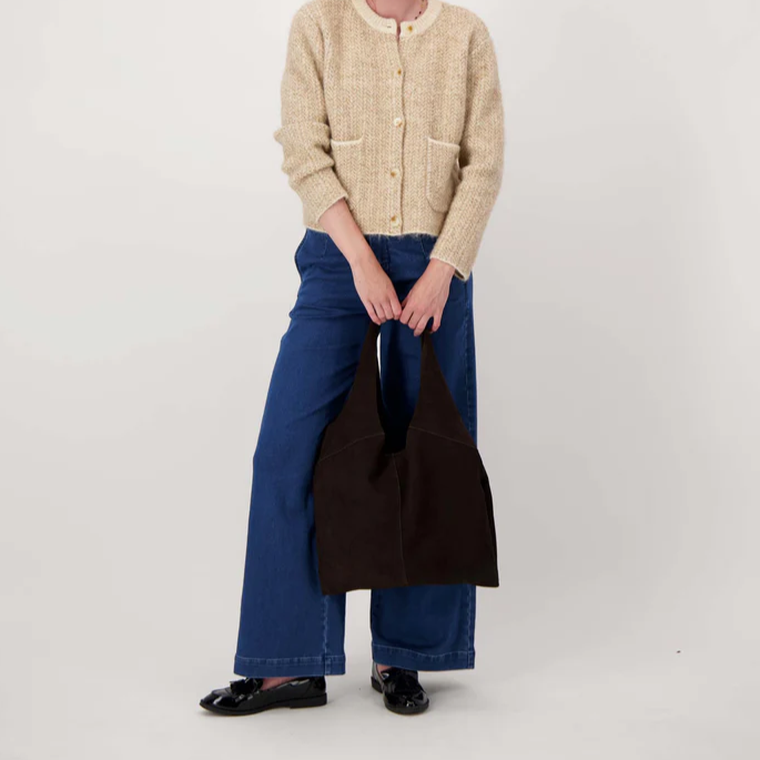 suede+schoudertas+chocoladebruin+sfeer.png