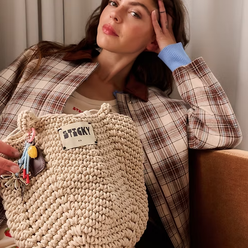 sticky sis crochet pouch nat sfeer 3.png